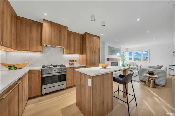 103 1125 Cartier Avenue