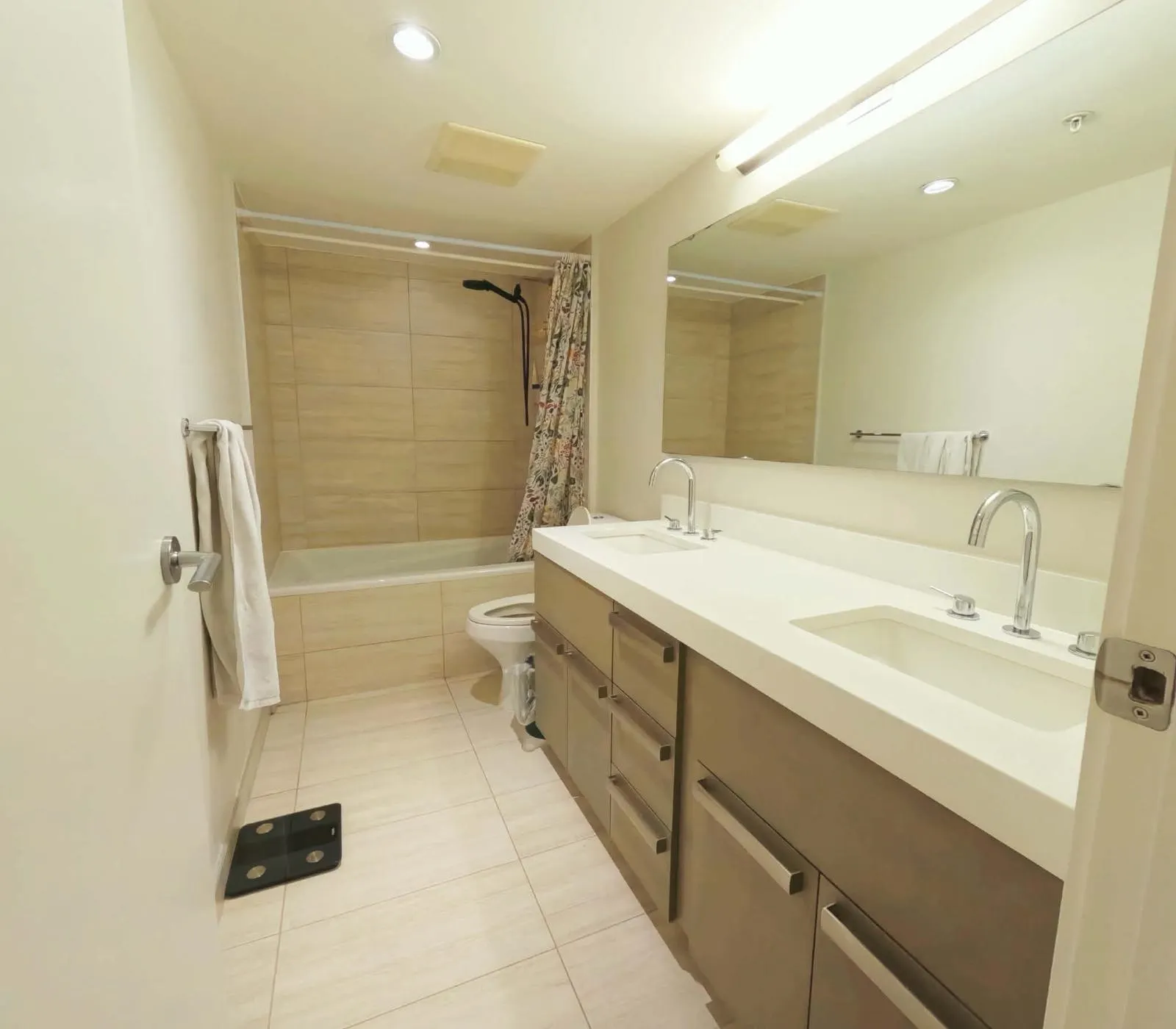 5555 Dunbar Street #208