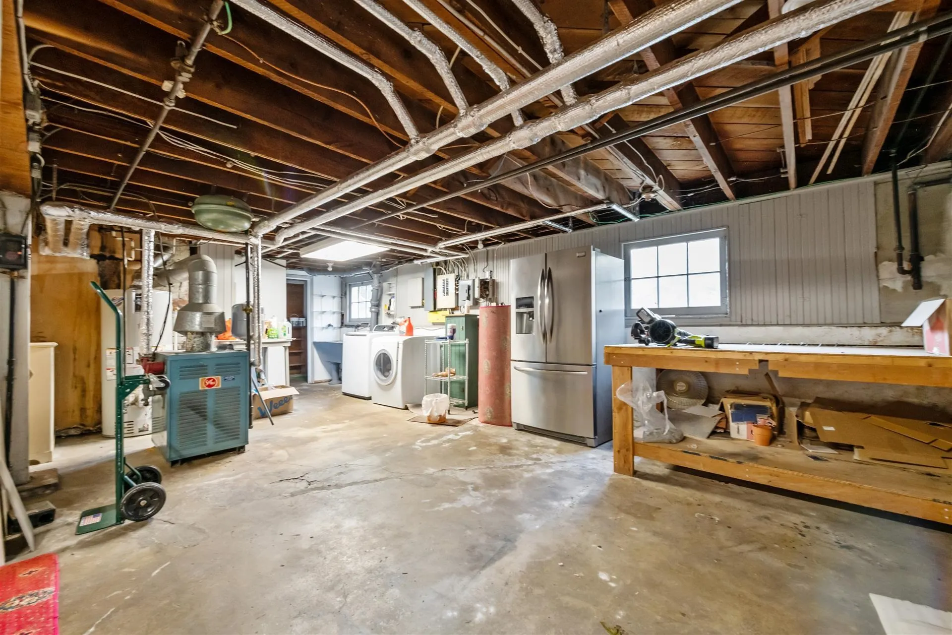 3737 Pine Crescent