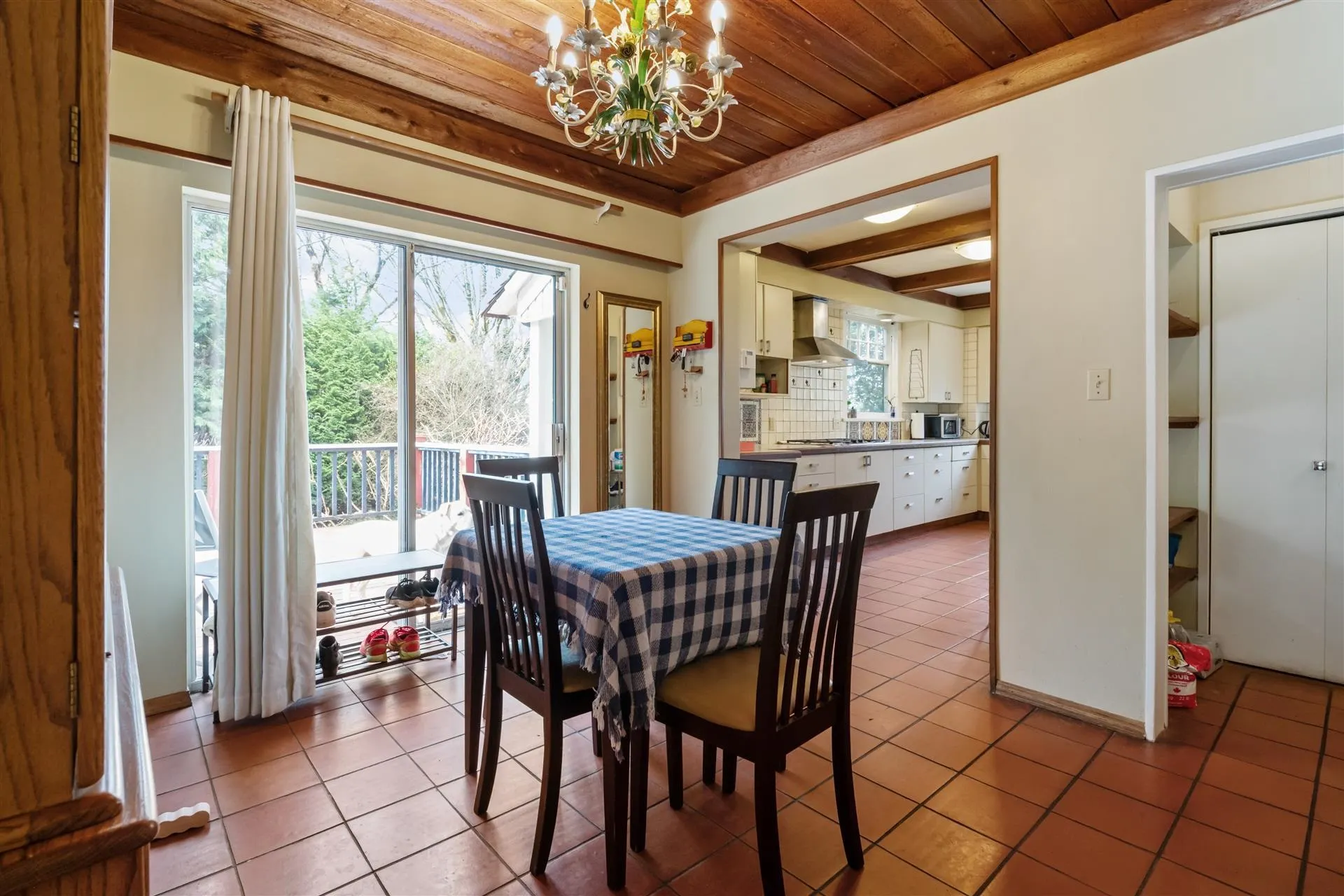3737 Pine Crescent