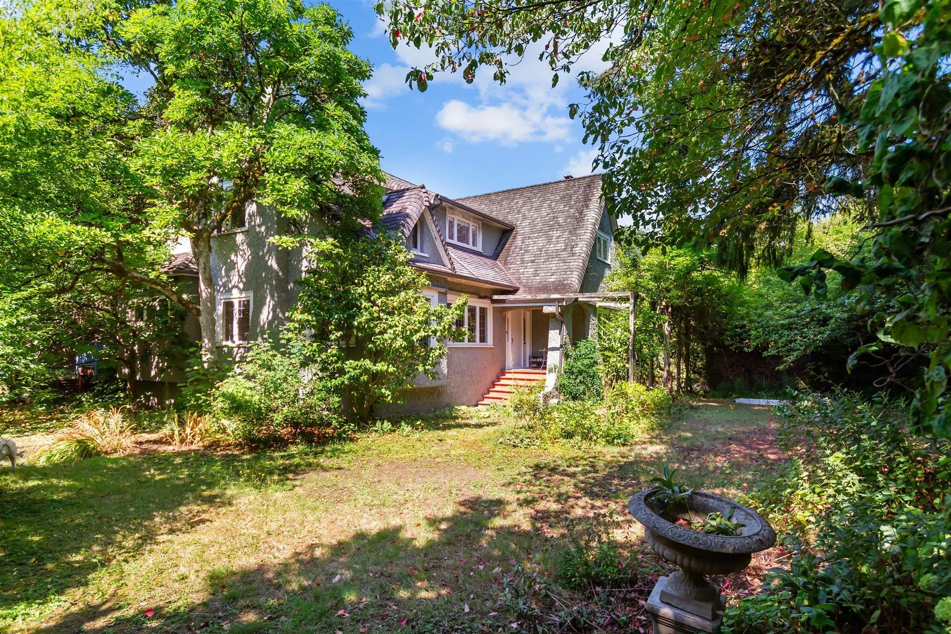 3737 Pine Crescent