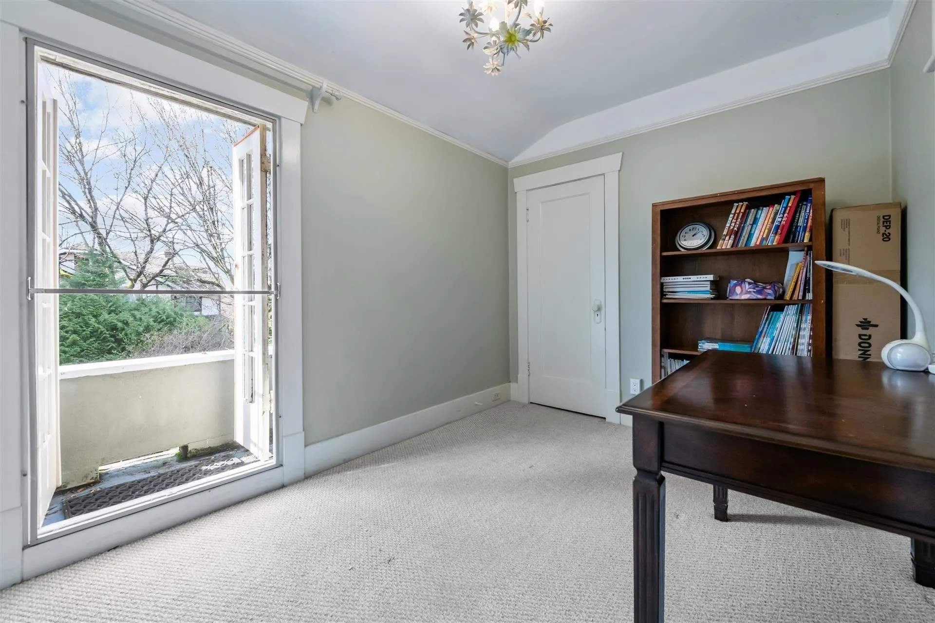 3737 Pine Crescent