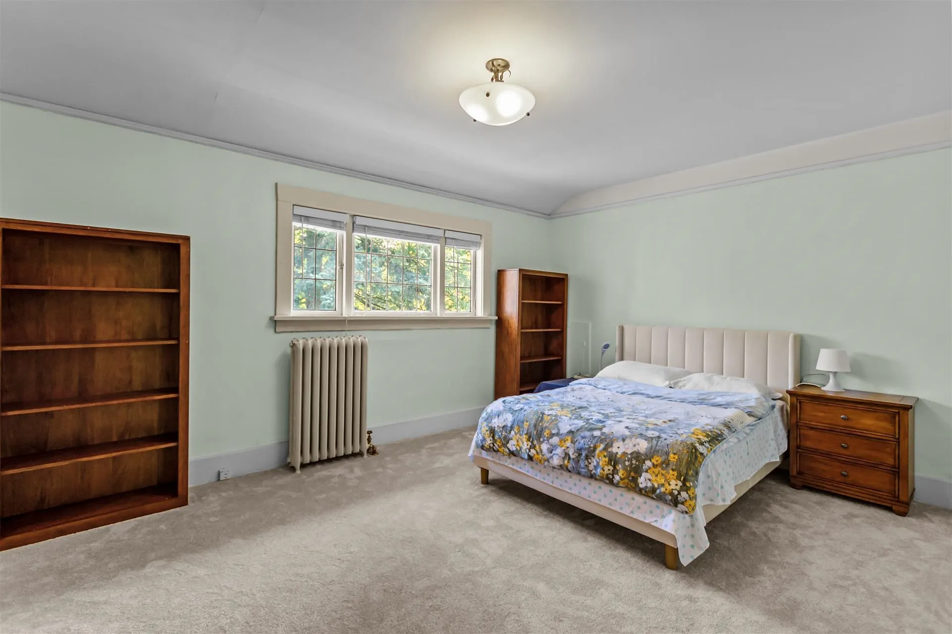 3737 Pine Crescent