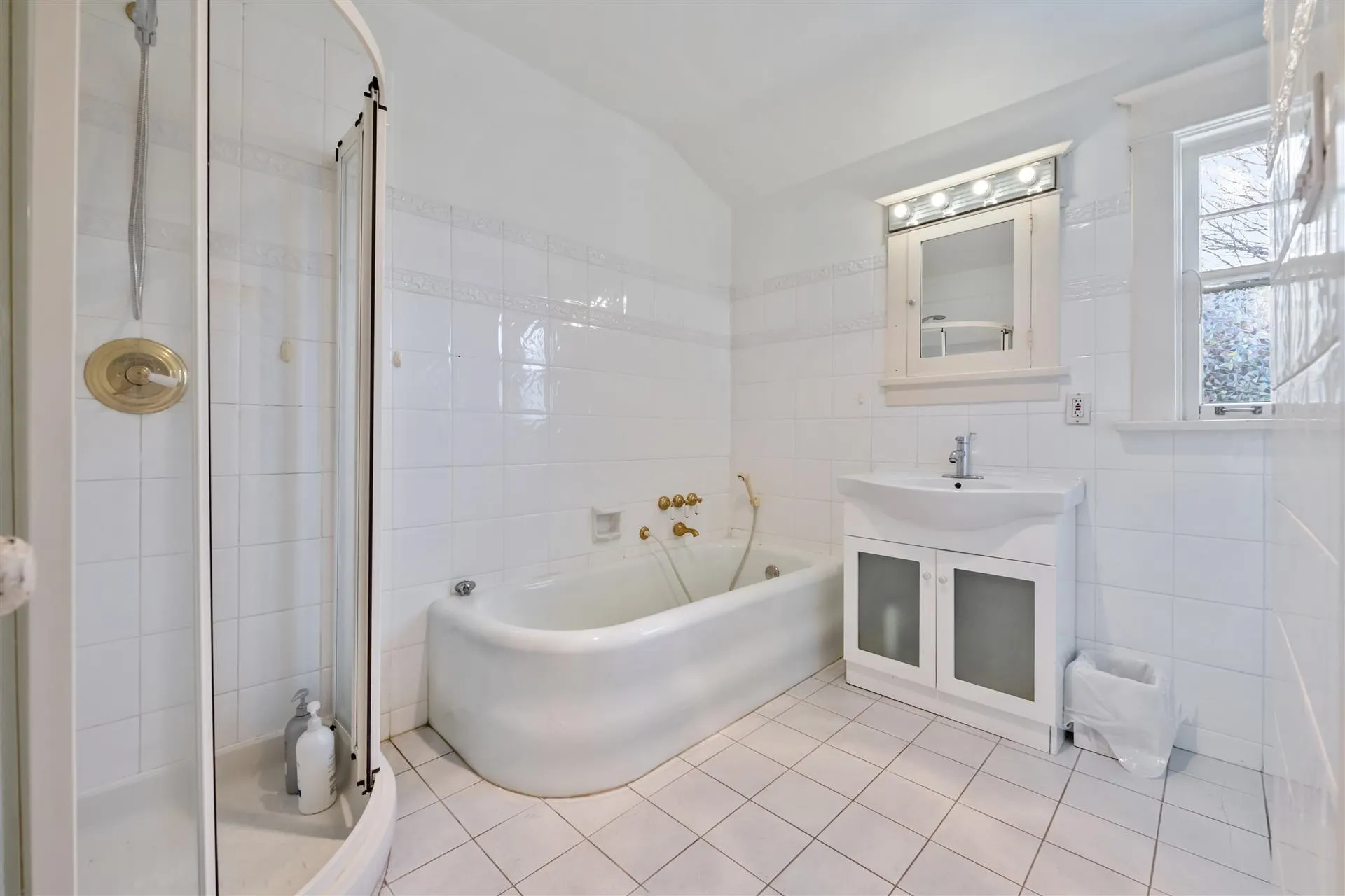 3737 Pine Crescent