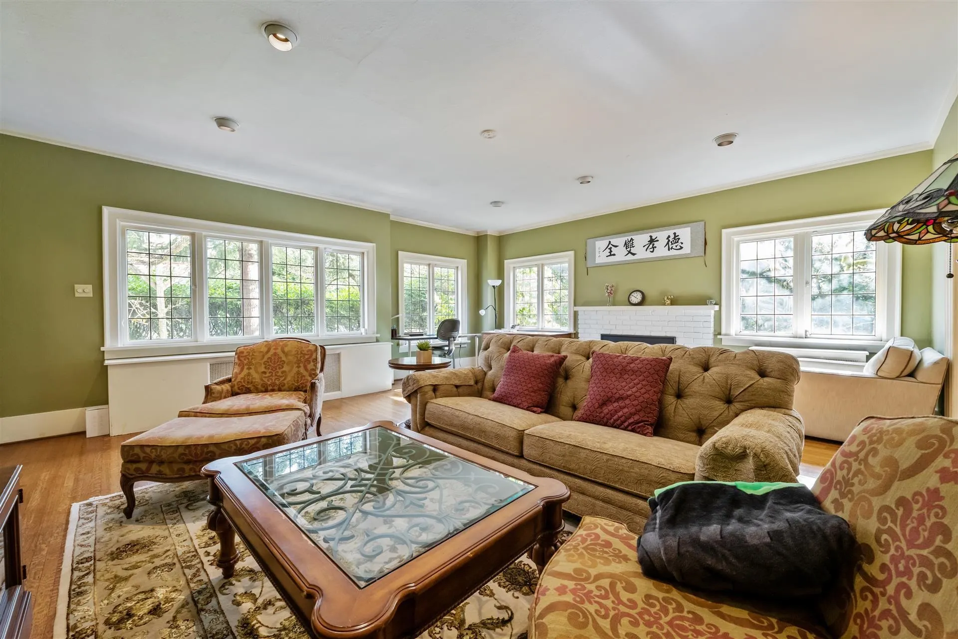 3737 Pine Crescent