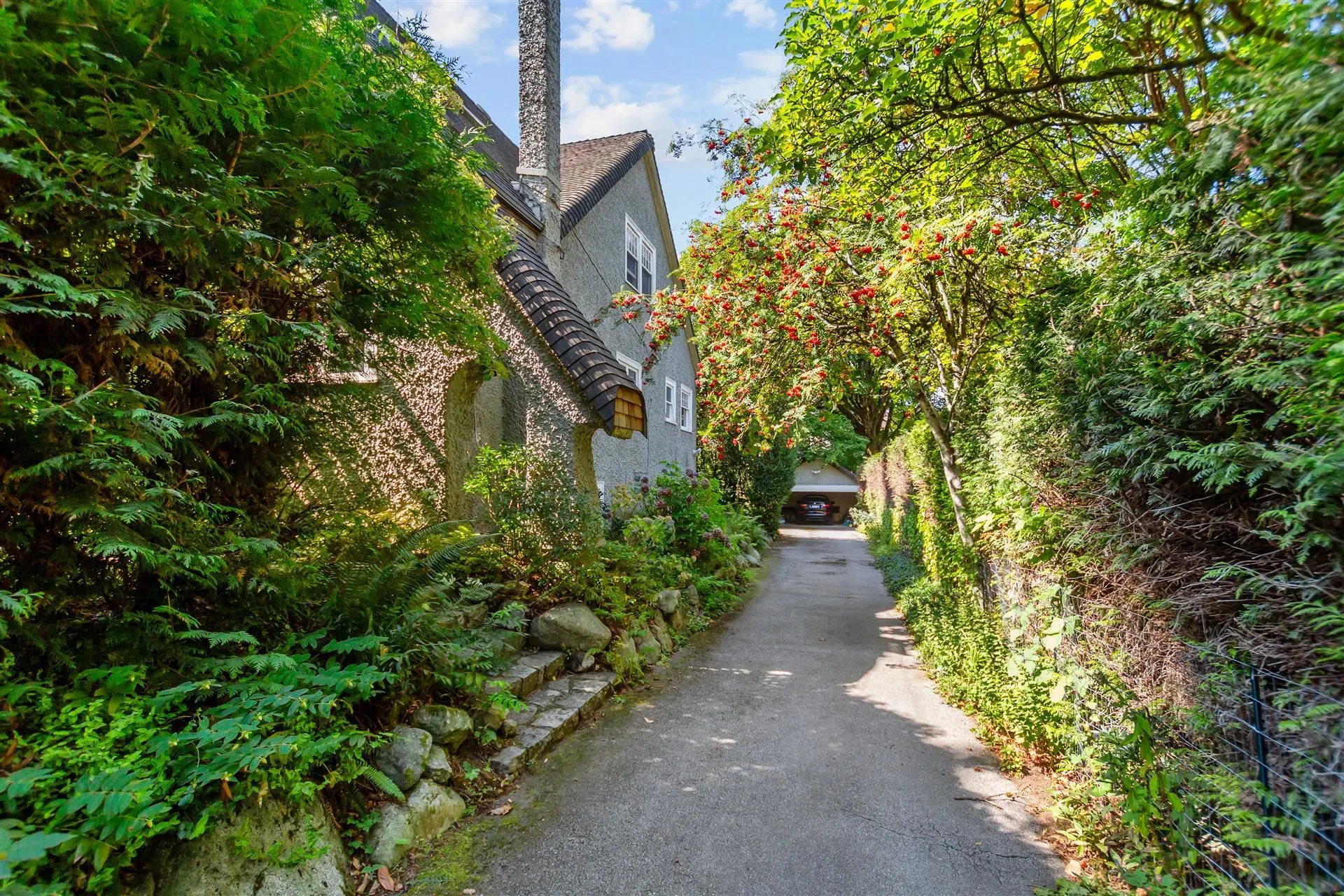 3737 Pine Crescent