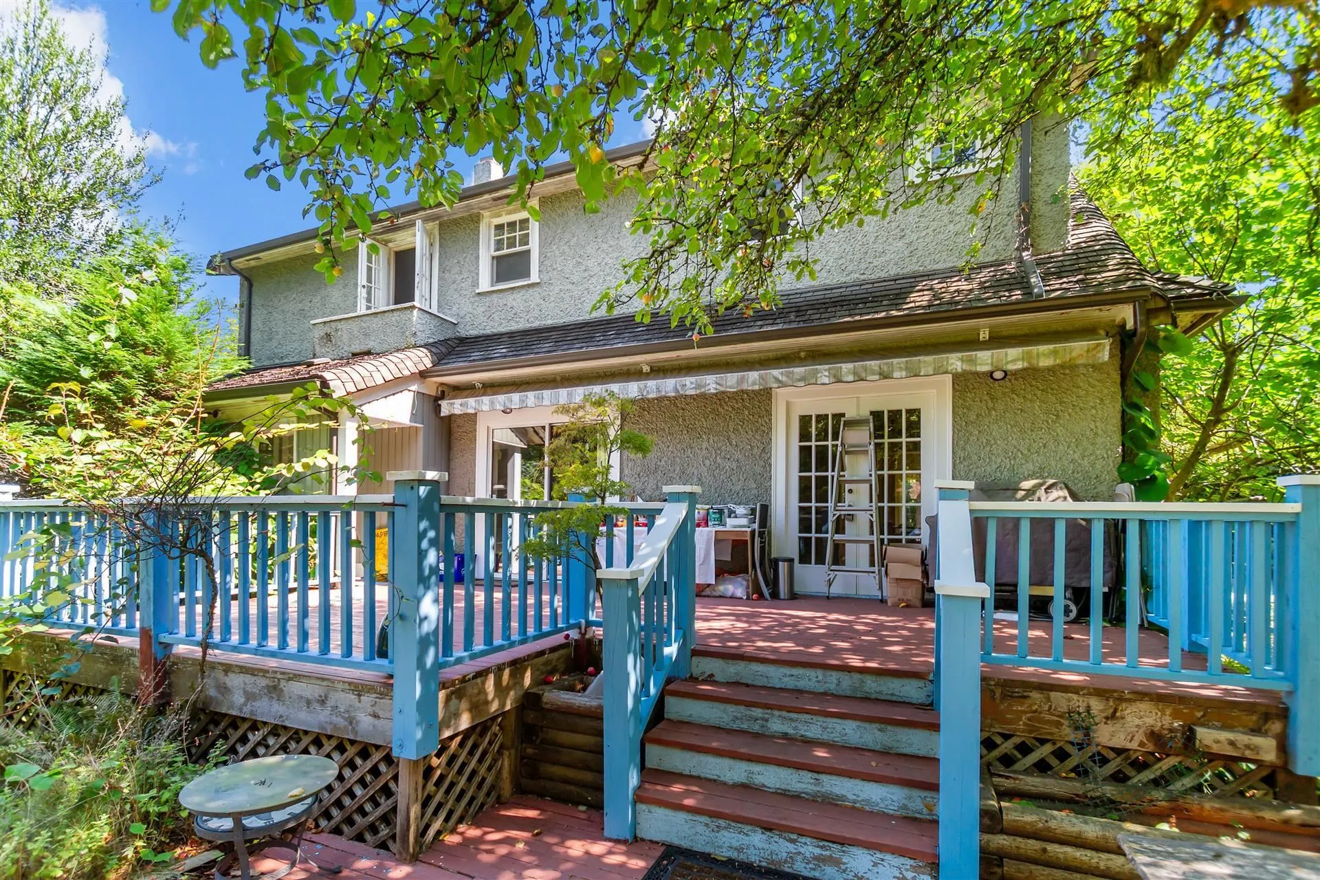 3737 Pine Crescent
