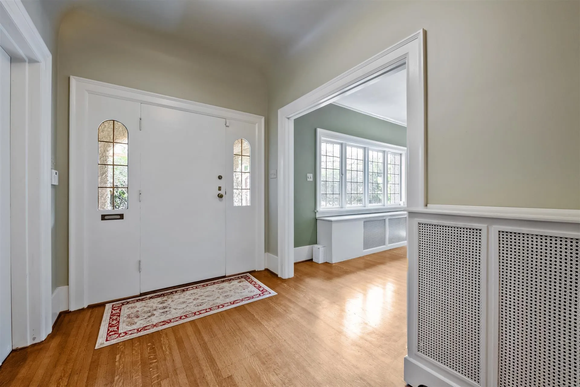3737 Pine Crescent