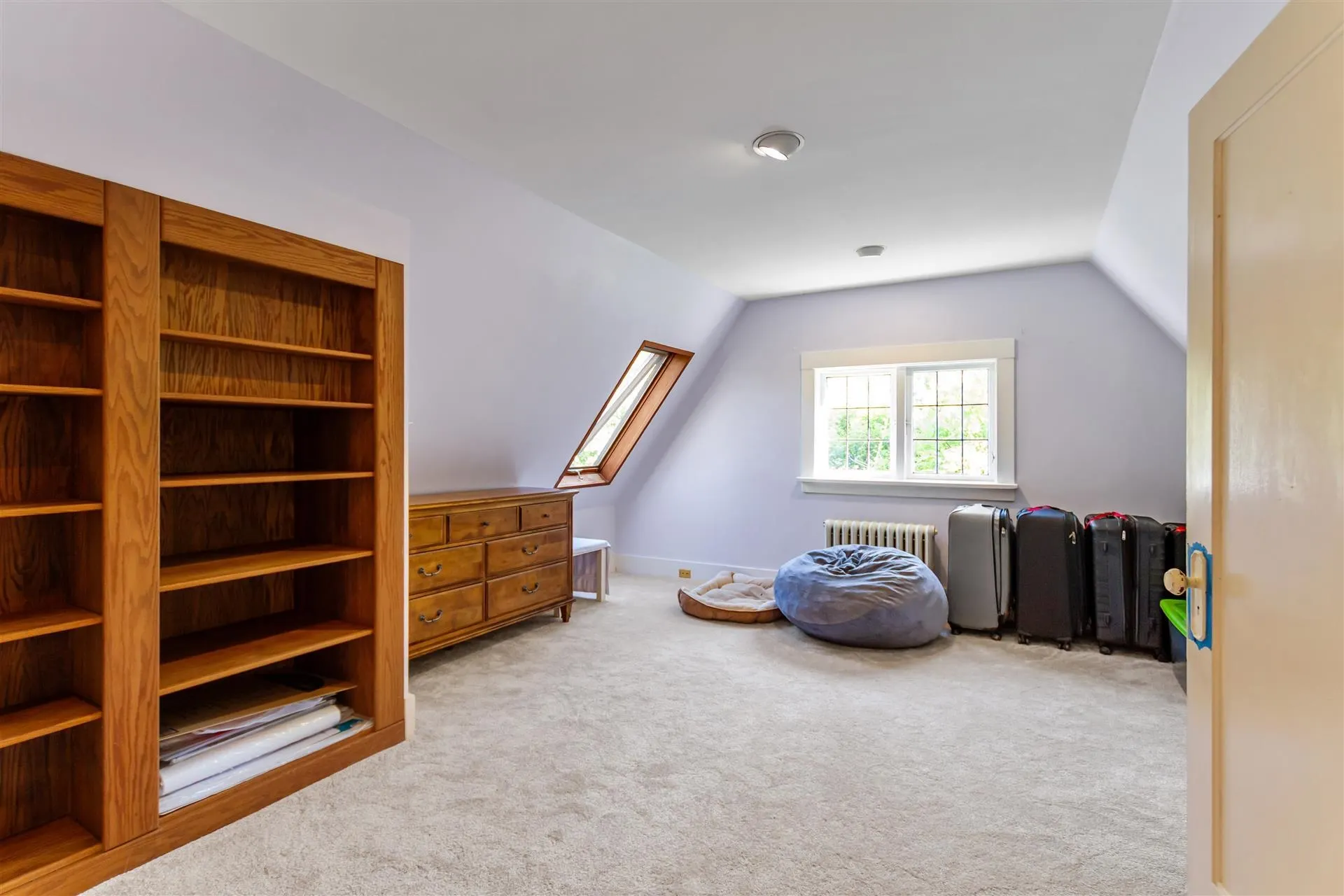 3737 Pine Crescent