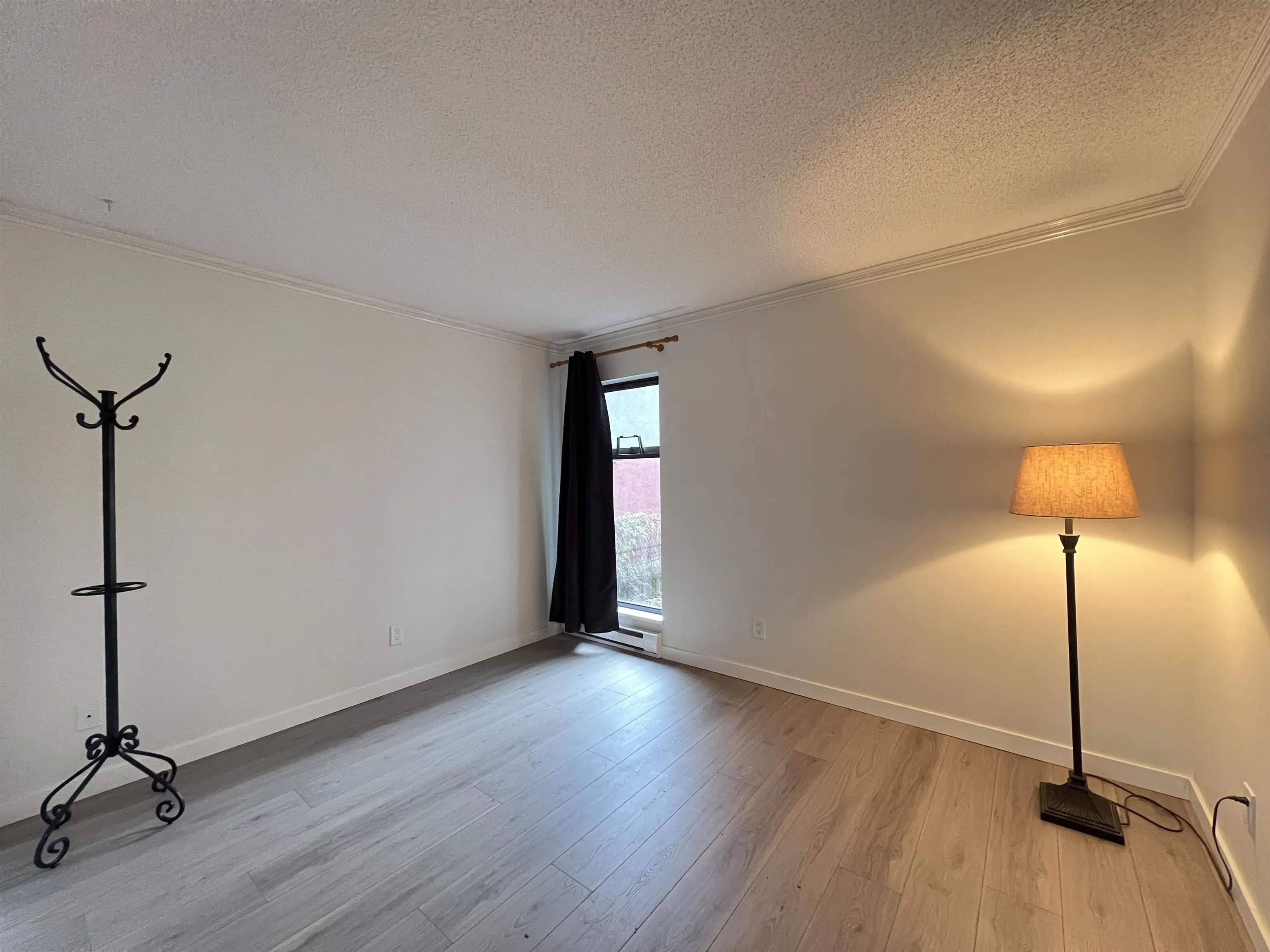 674 W 17th Avenue #206