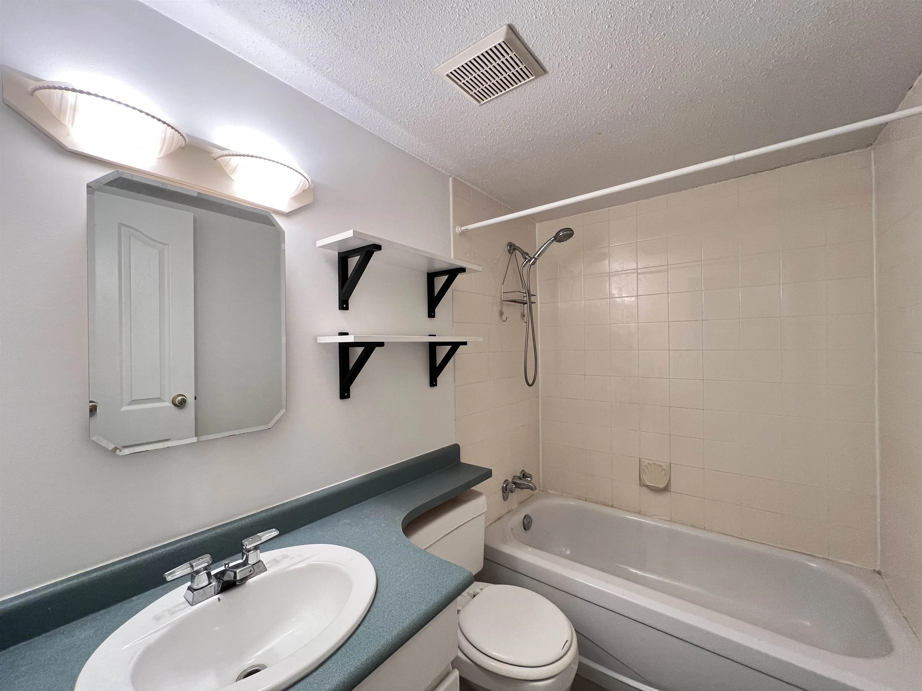 674 W 17th Avenue #206