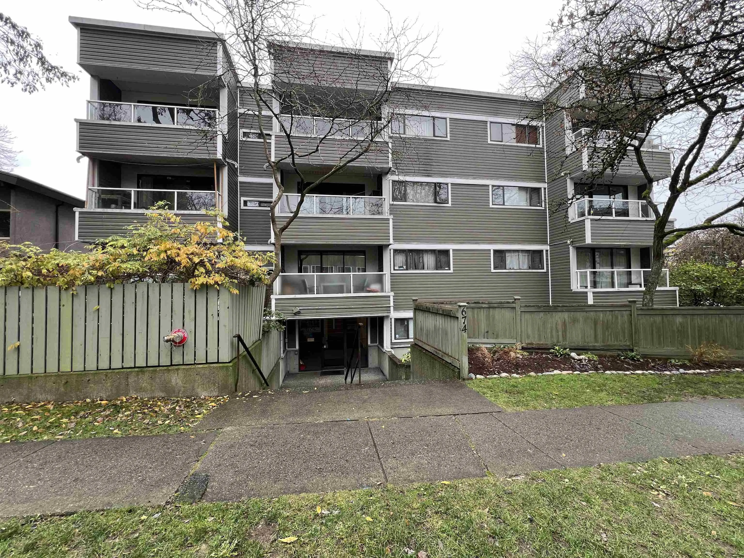 674 W 17th Avenue #206
