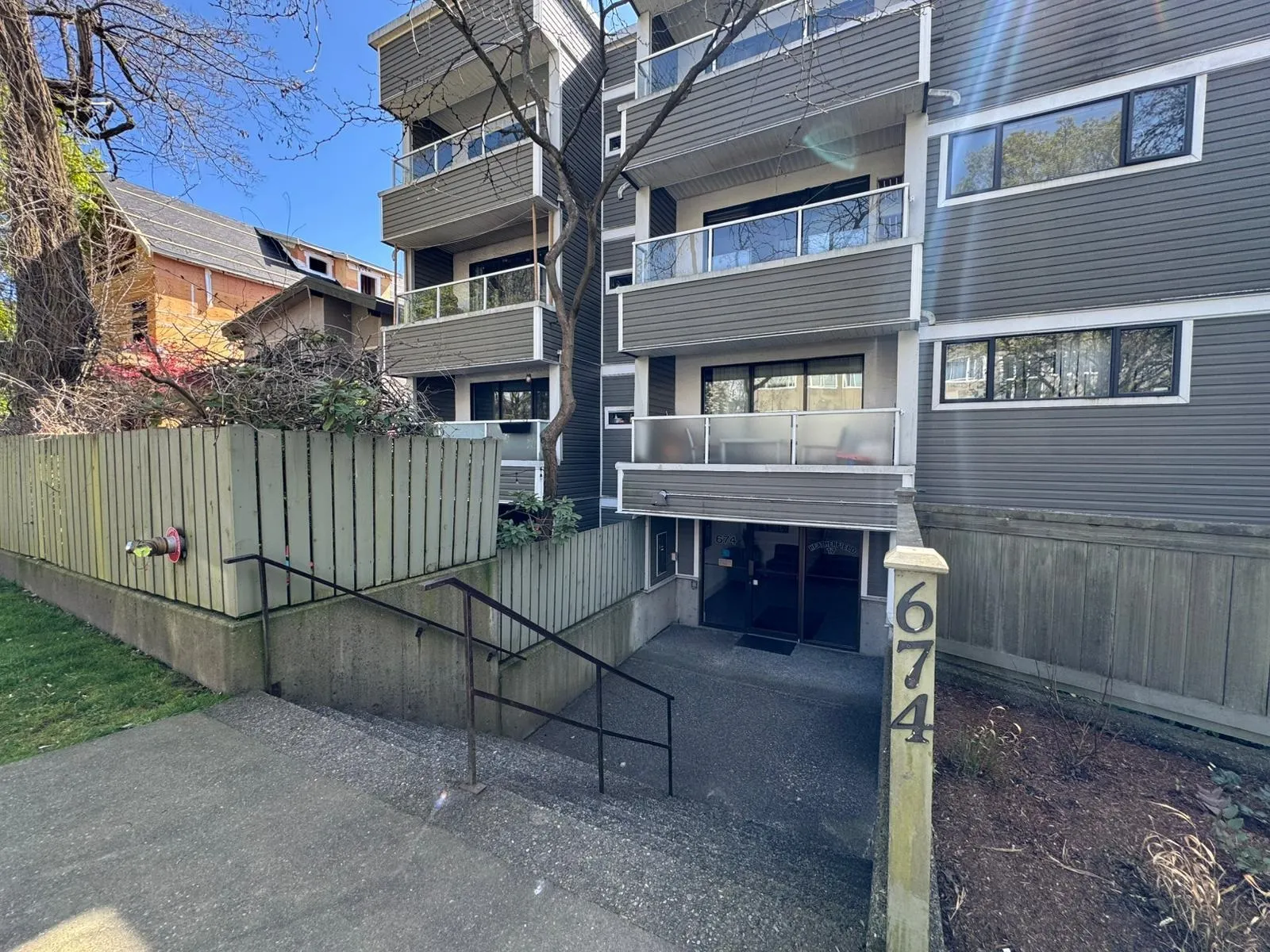 674 W 17th Avenue #206