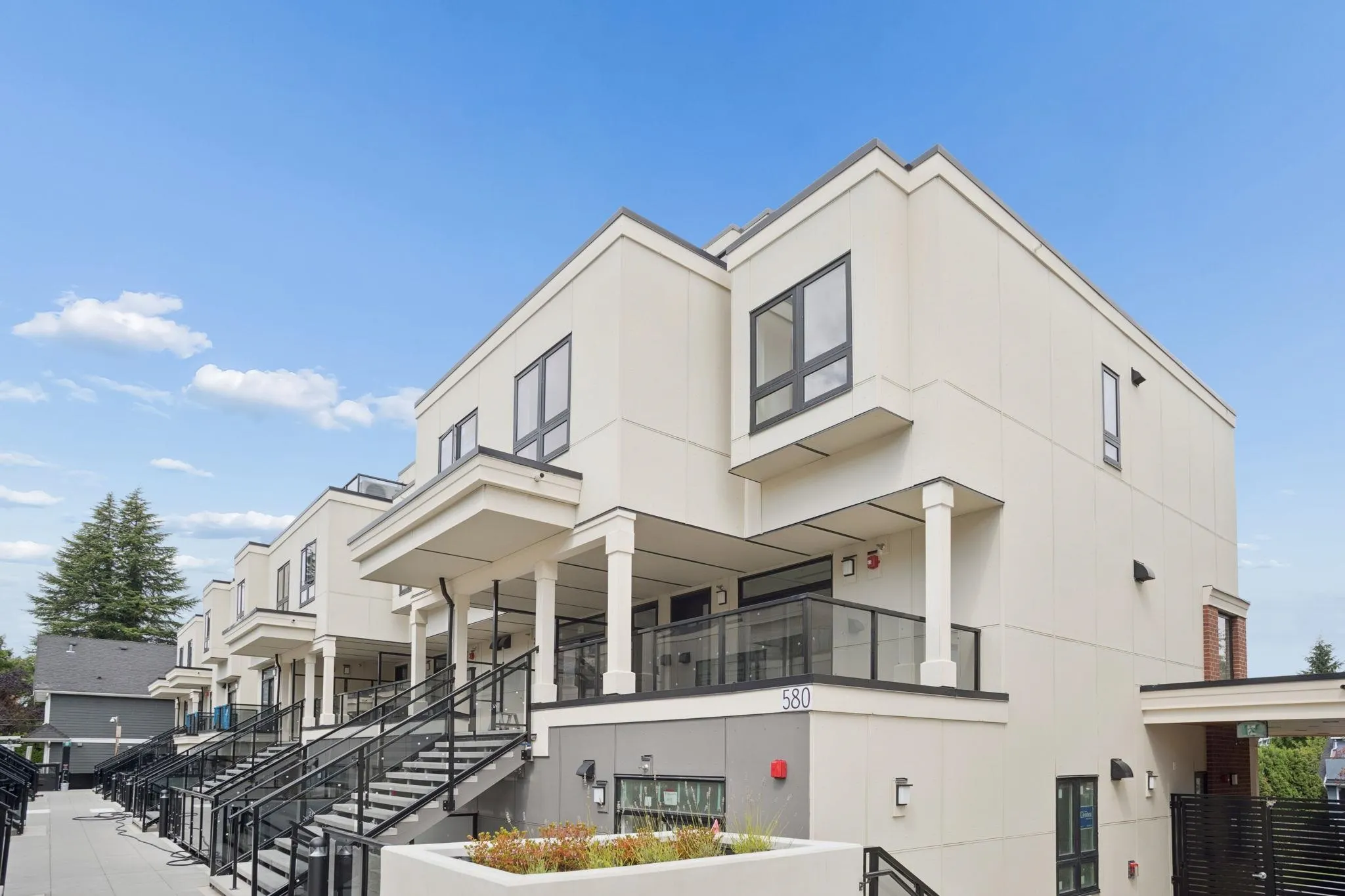 578 W 24 Avenue #202