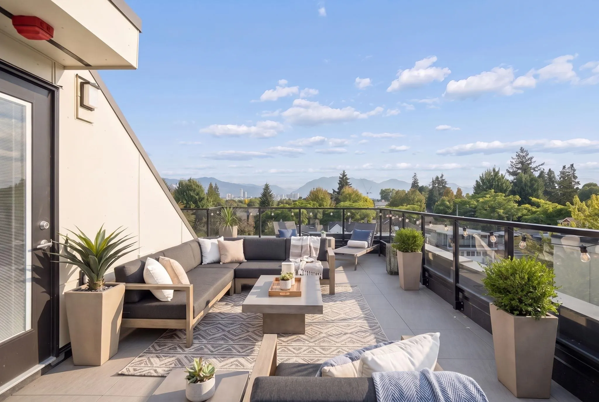 578 W 24 Avenue #202