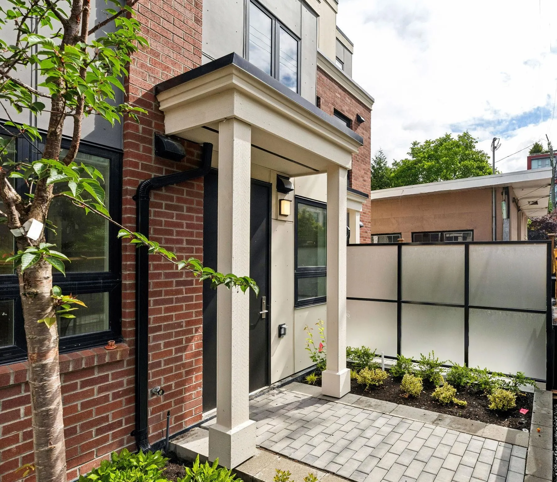 578 W 24 Avenue #122