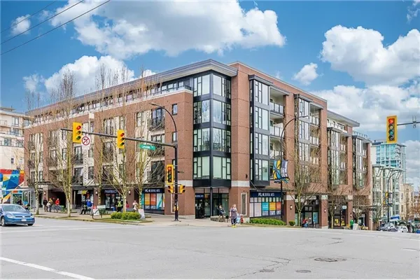 111 E 3rd Street #214