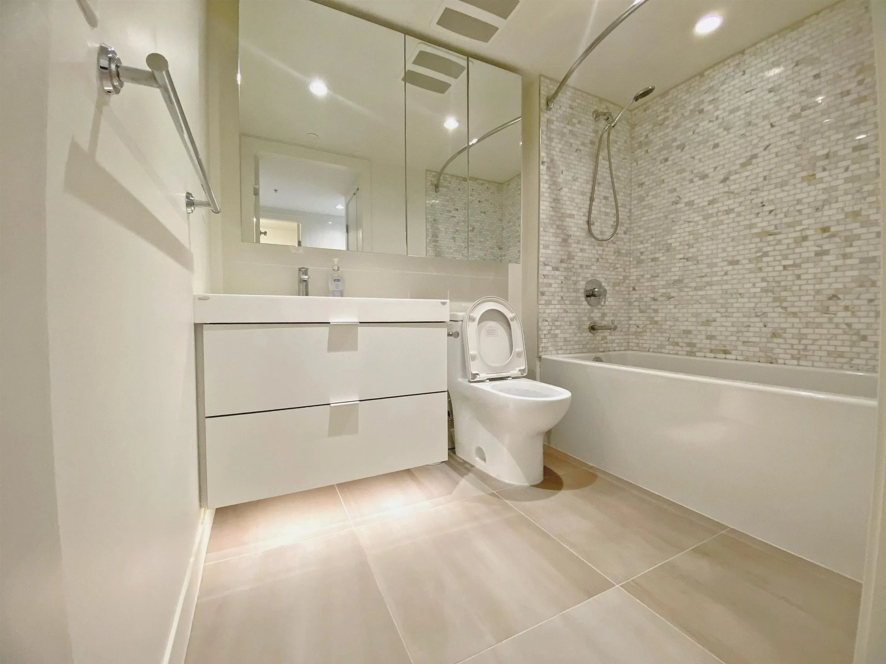 238 W Broadway #802