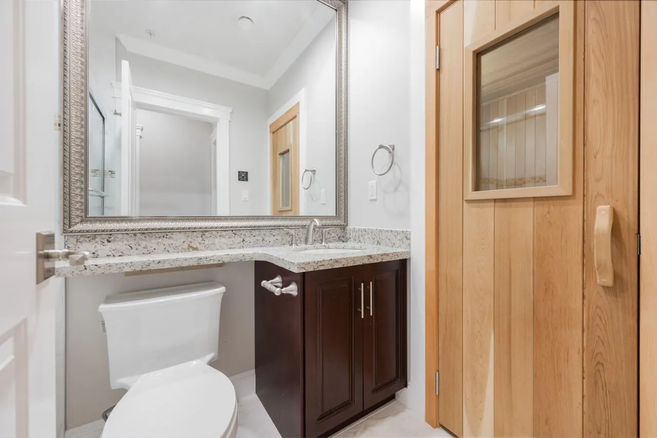 2817 Oliver Crescent