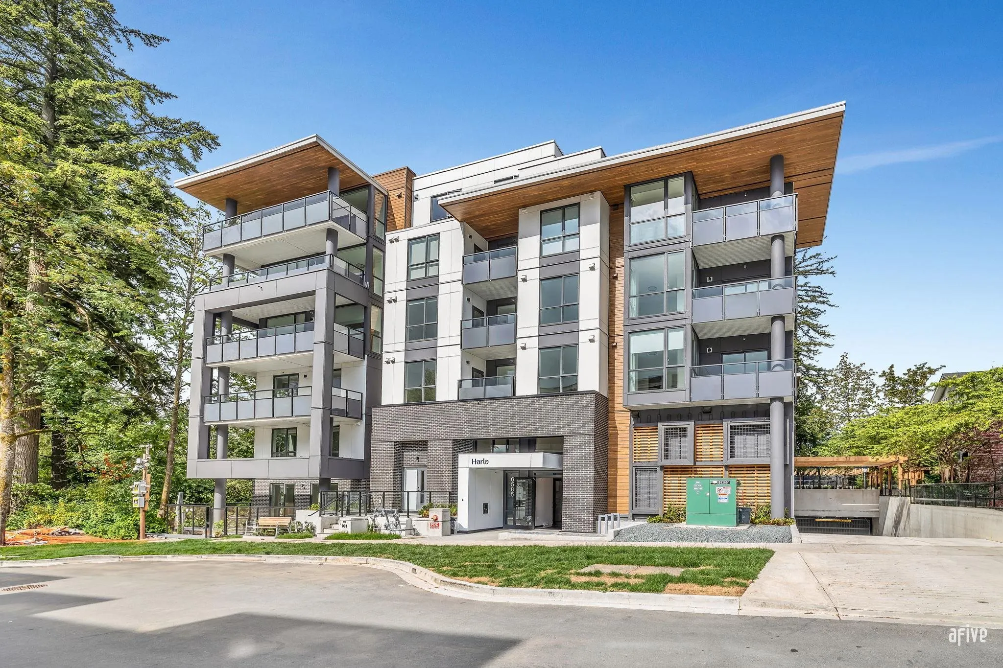 6585 195a Street #401