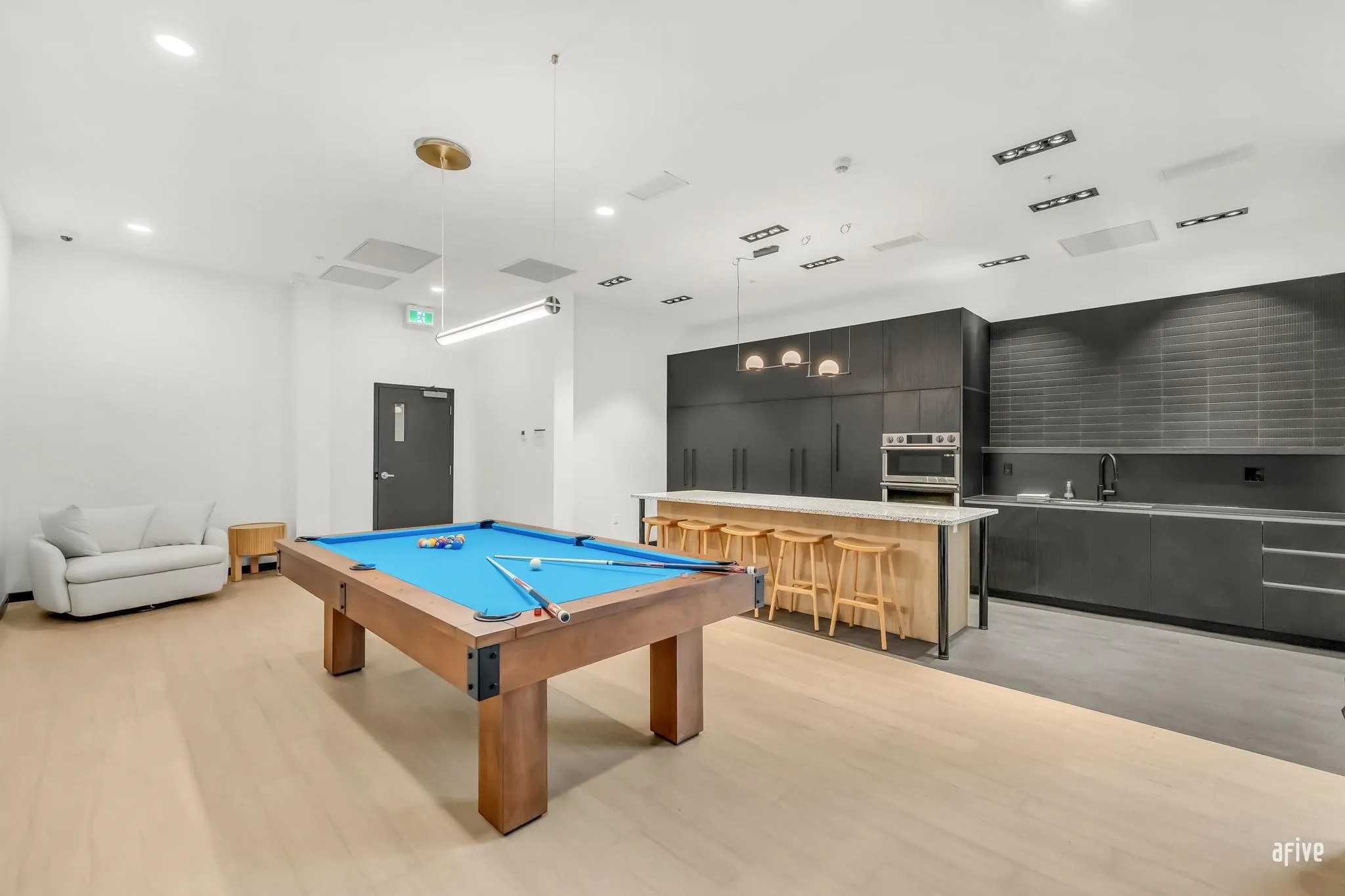 6585 195a Street #401