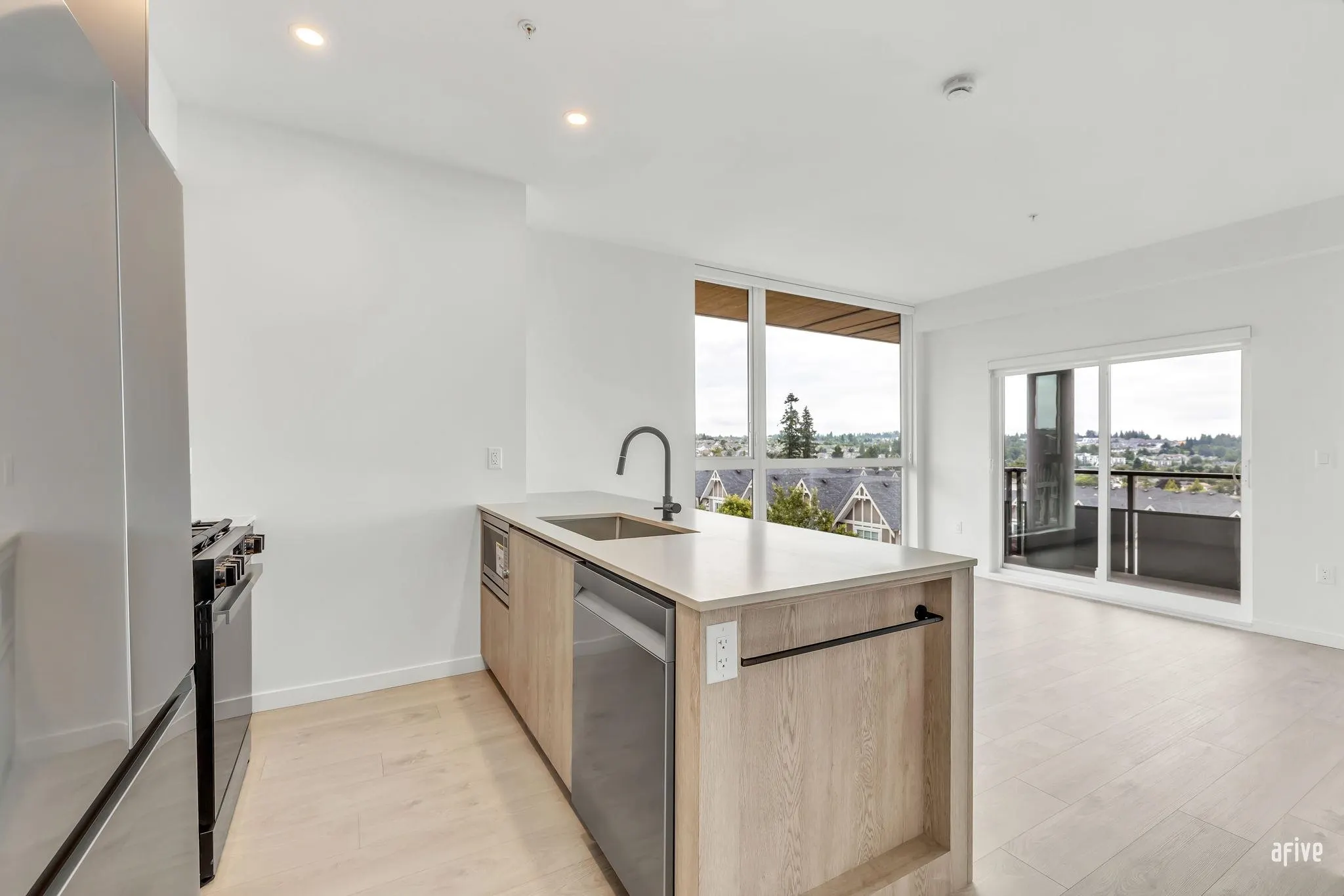 6585 195a Street #401