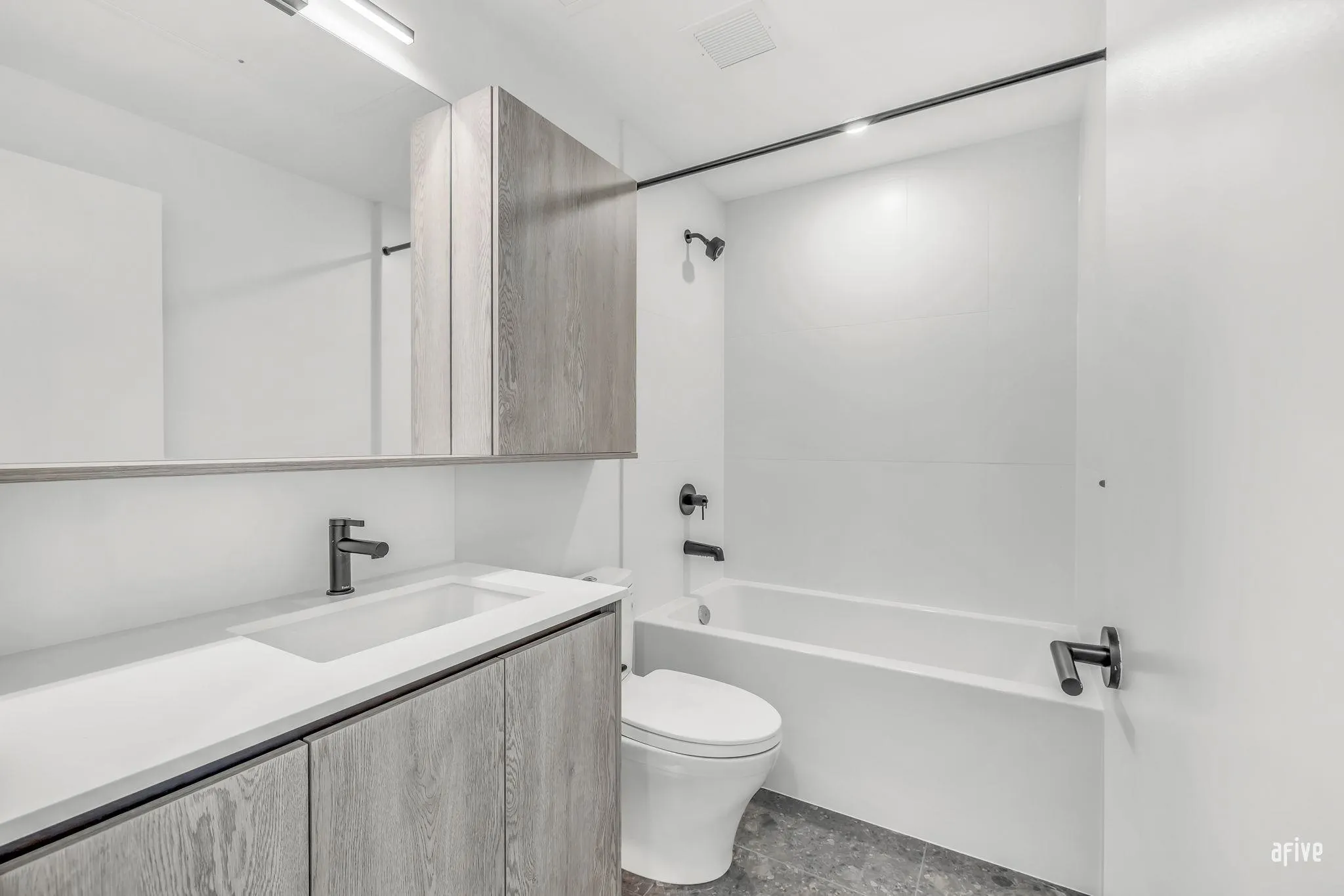 6585 195a Street #401