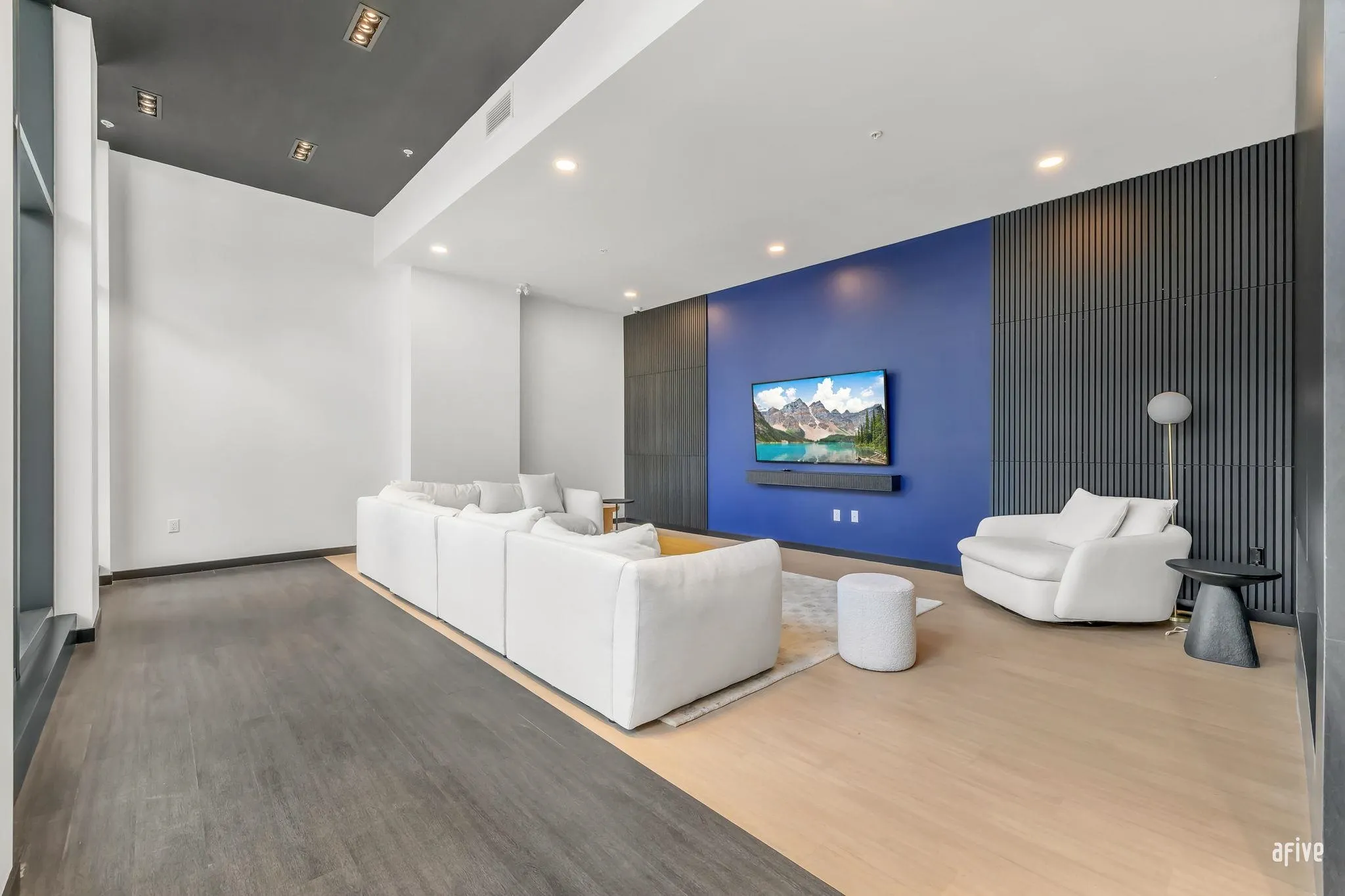 6585 195a Street #401