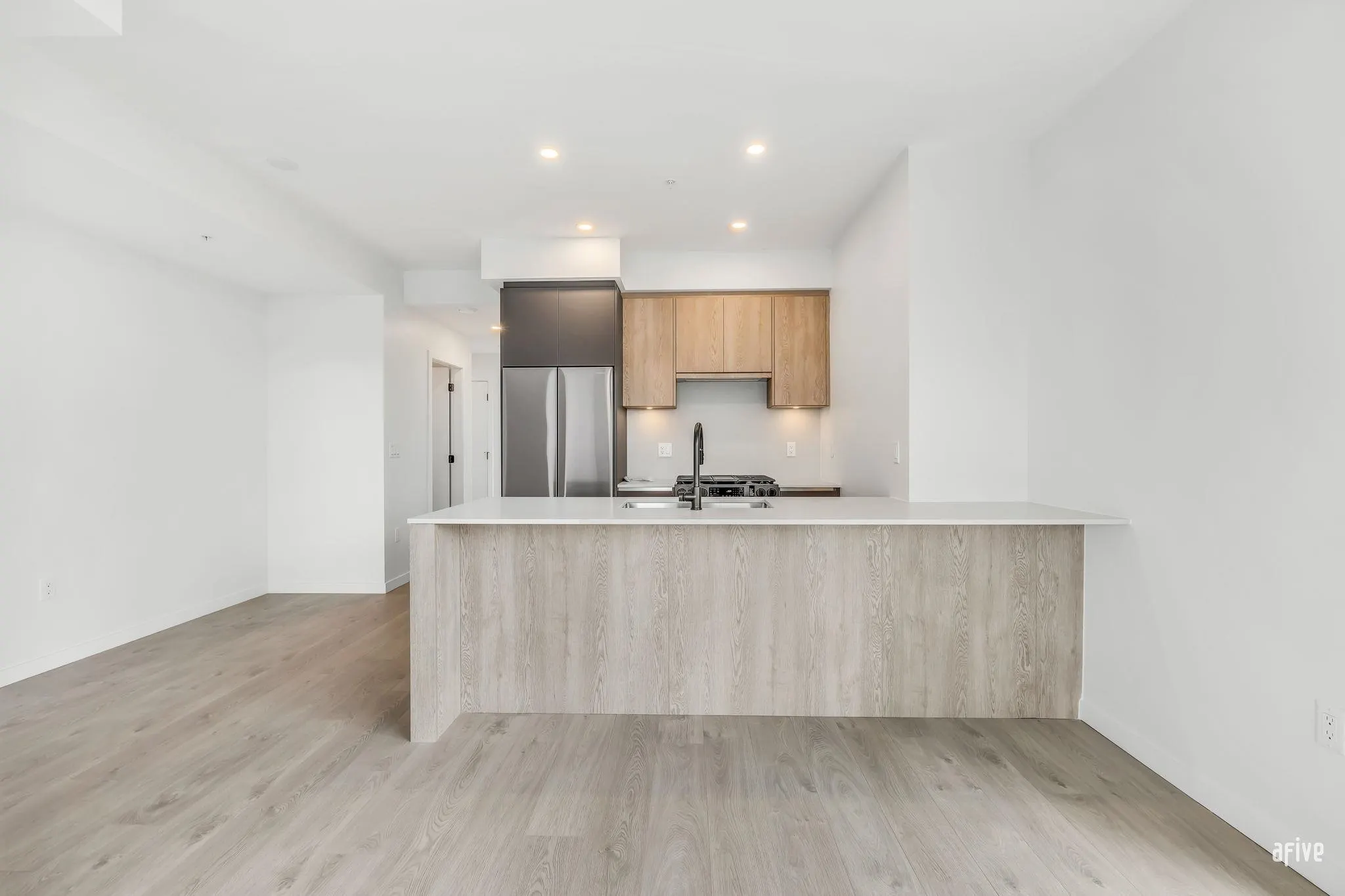 6585 195a Street #401