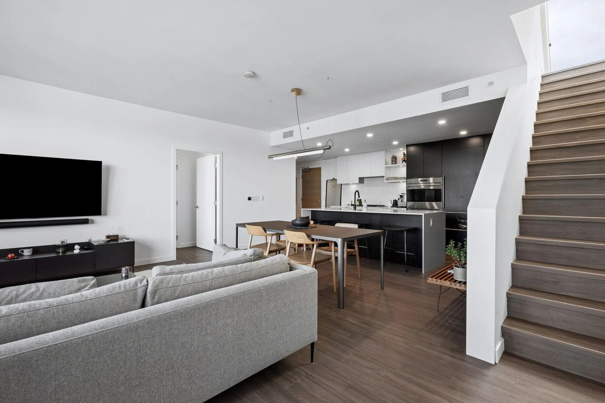210 E 5th Avenue #802