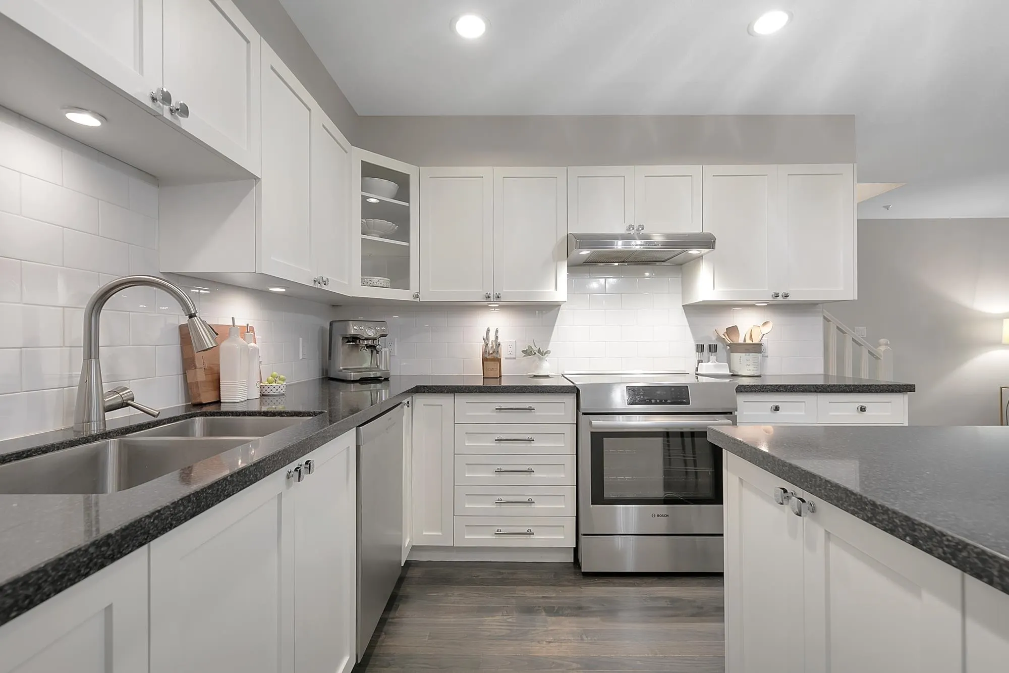 796 W 15th Avenue