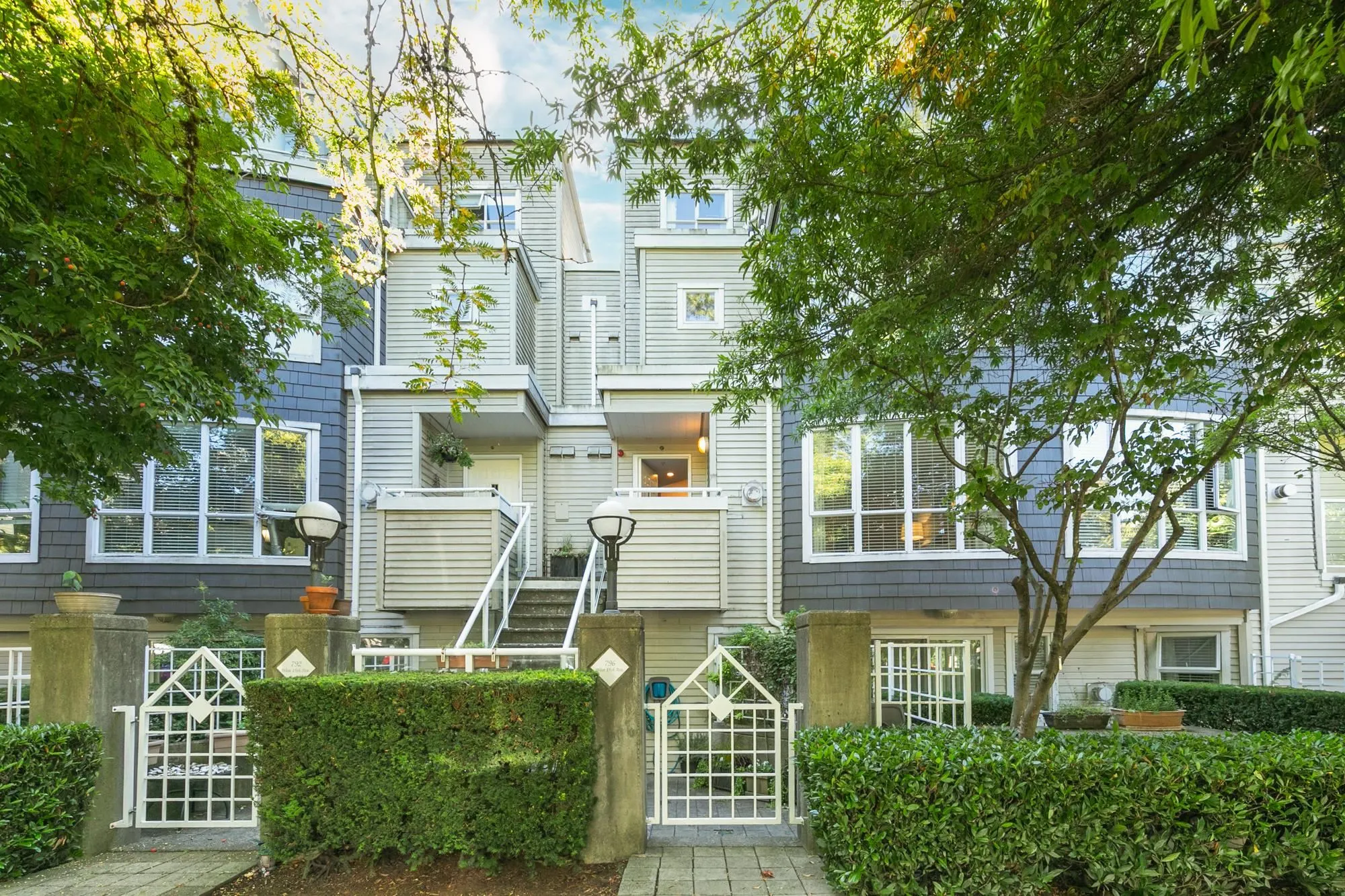 796 W 15th Avenue