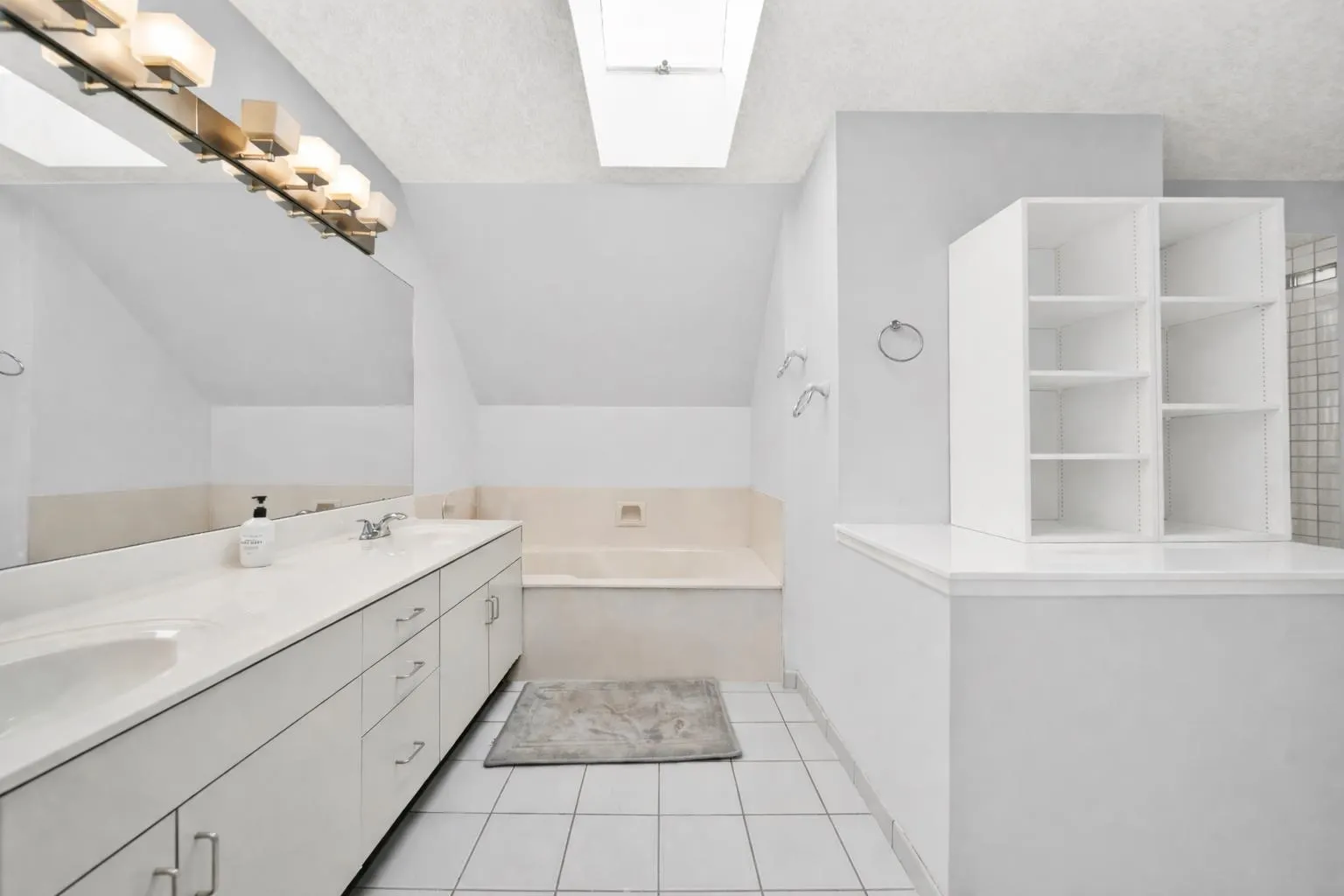 1206 Pacific Drive