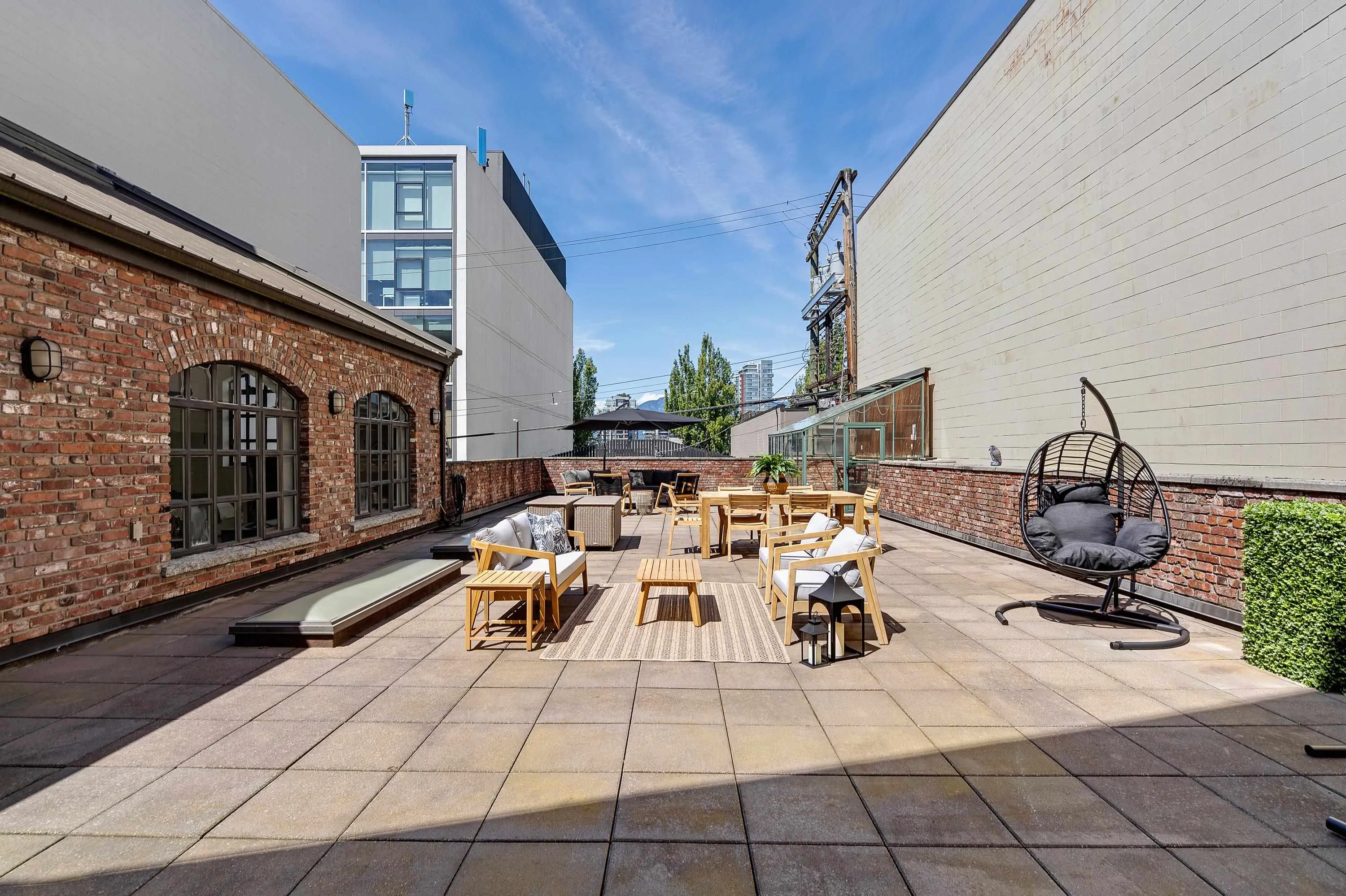 33 E 6th Avenue