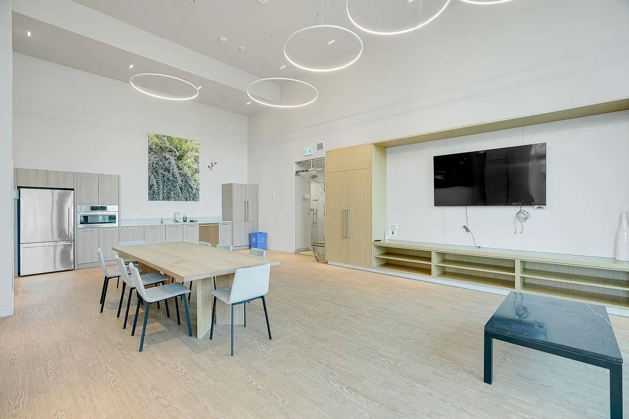 5629 Birney Avenue #2008