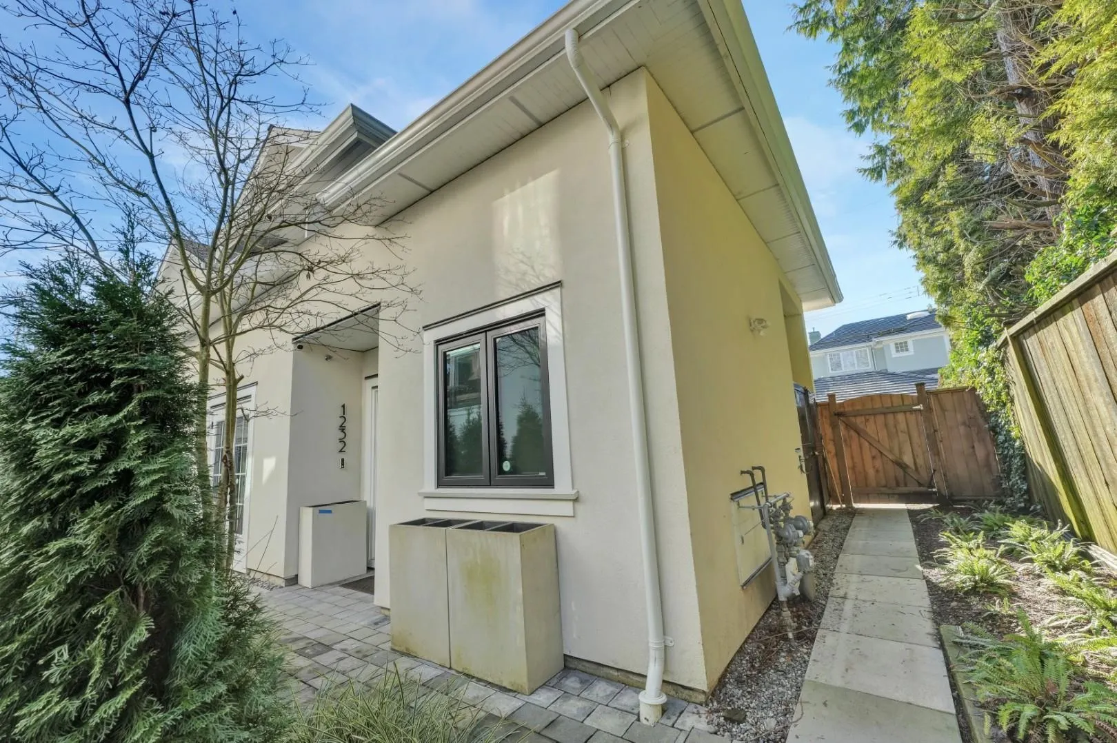 1232 W 26th Avenue