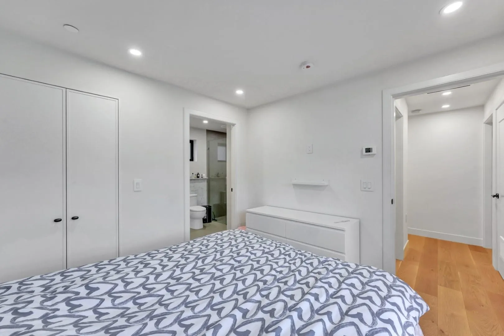 1232 W 26th Avenue