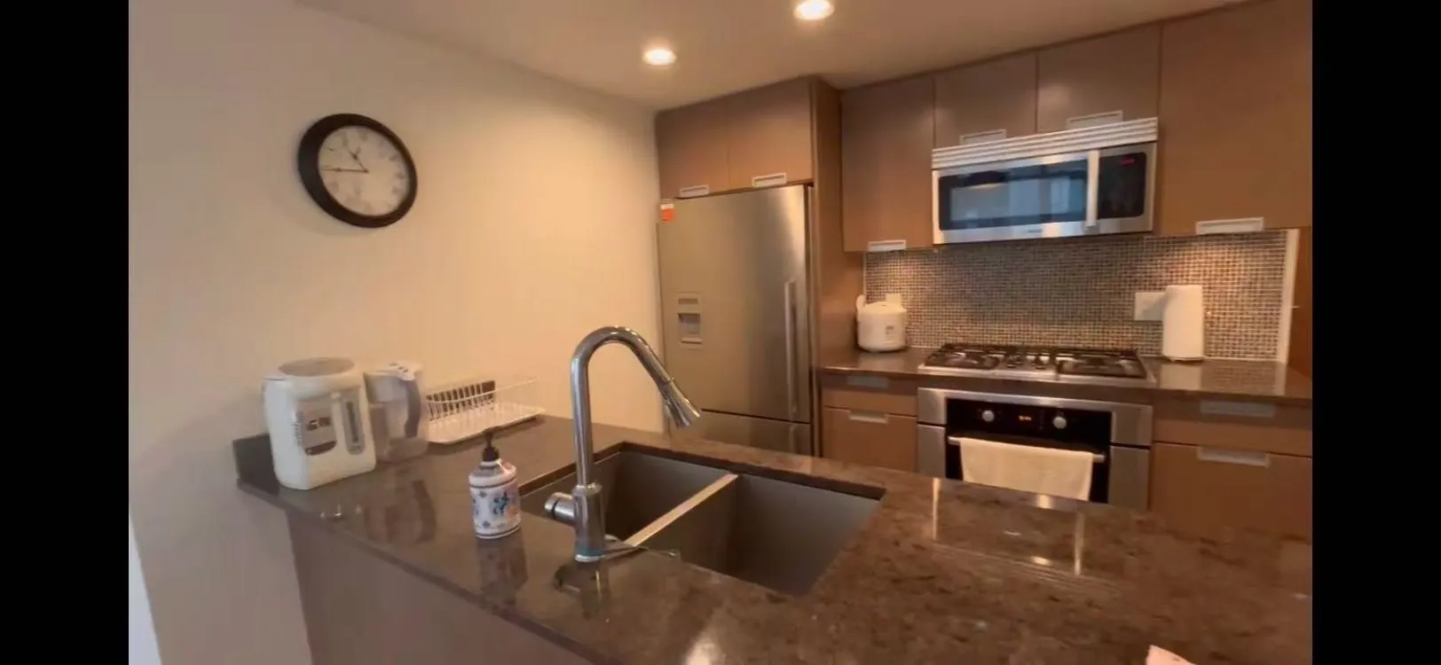 2080 W Broadway #662