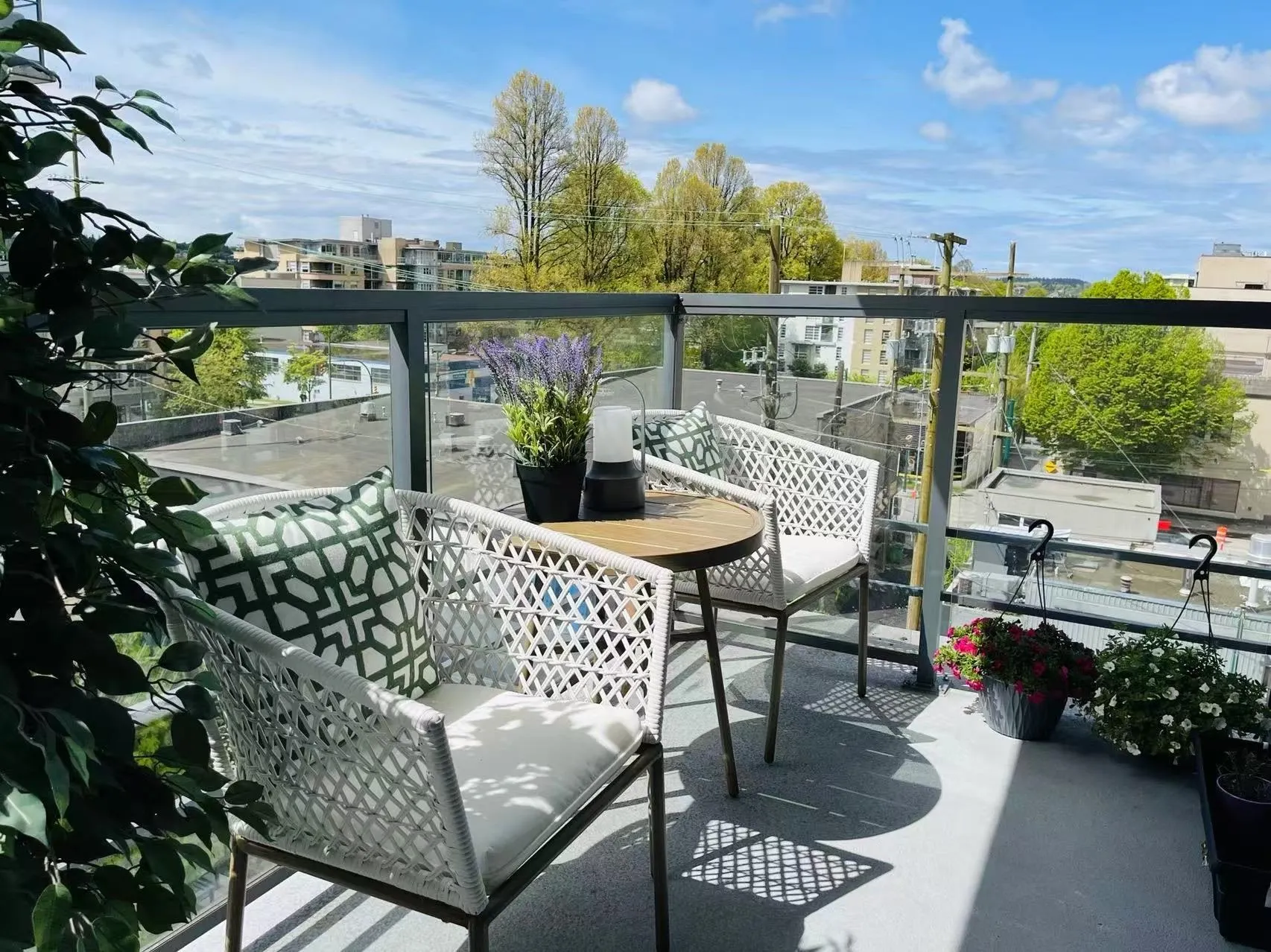 2080 W Broadway #662