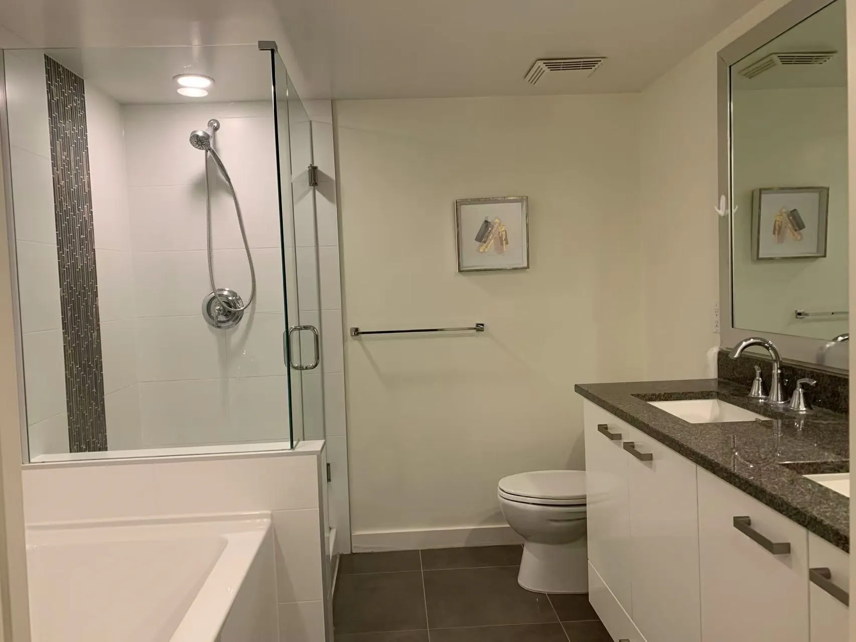 2080 W Broadway #662