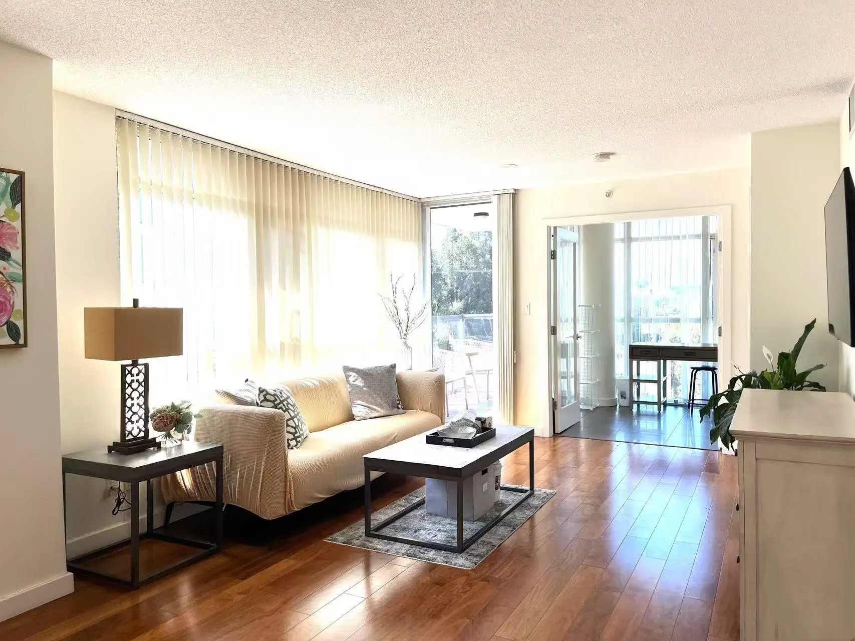 2080 W Broadway #662
