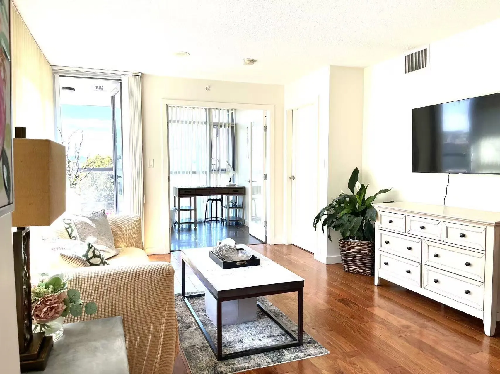 2080 W Broadway #662