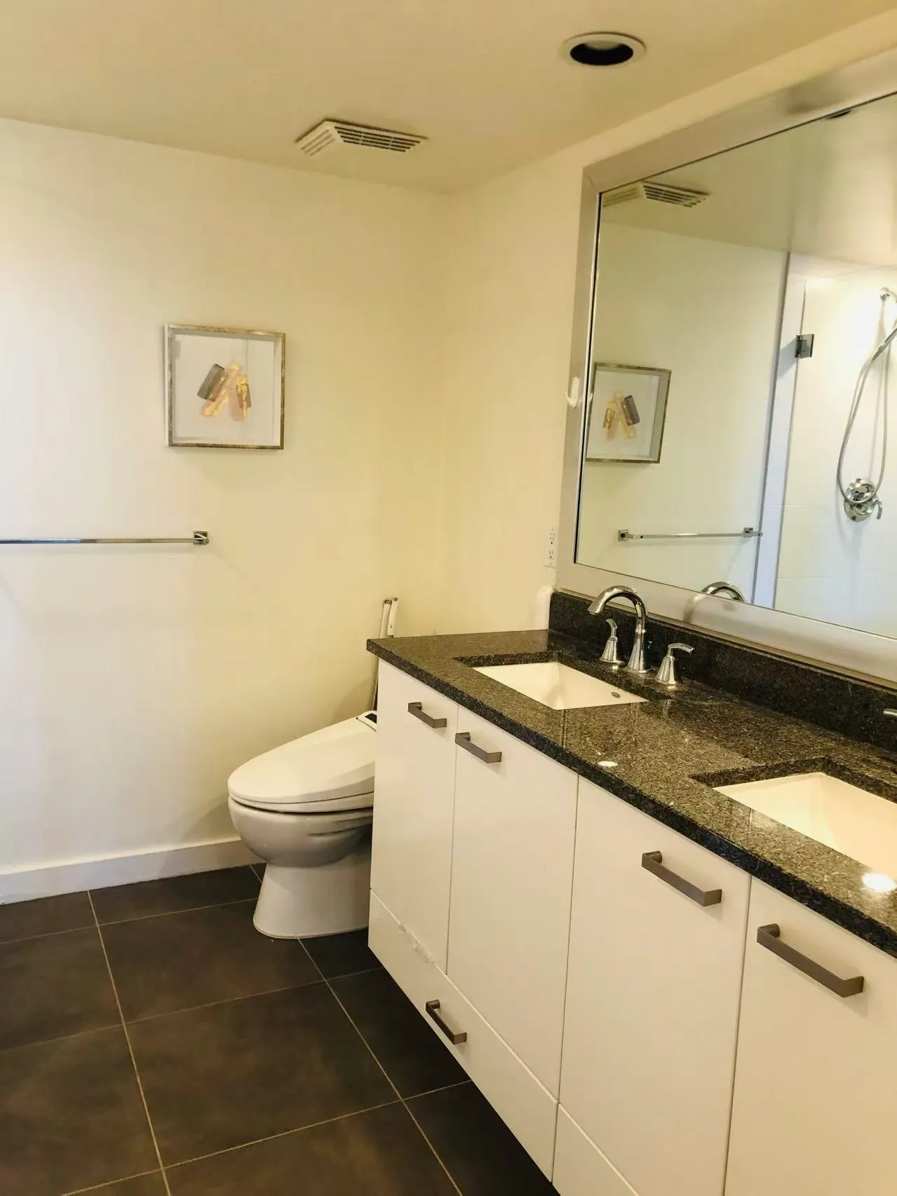 2080 W Broadway #662