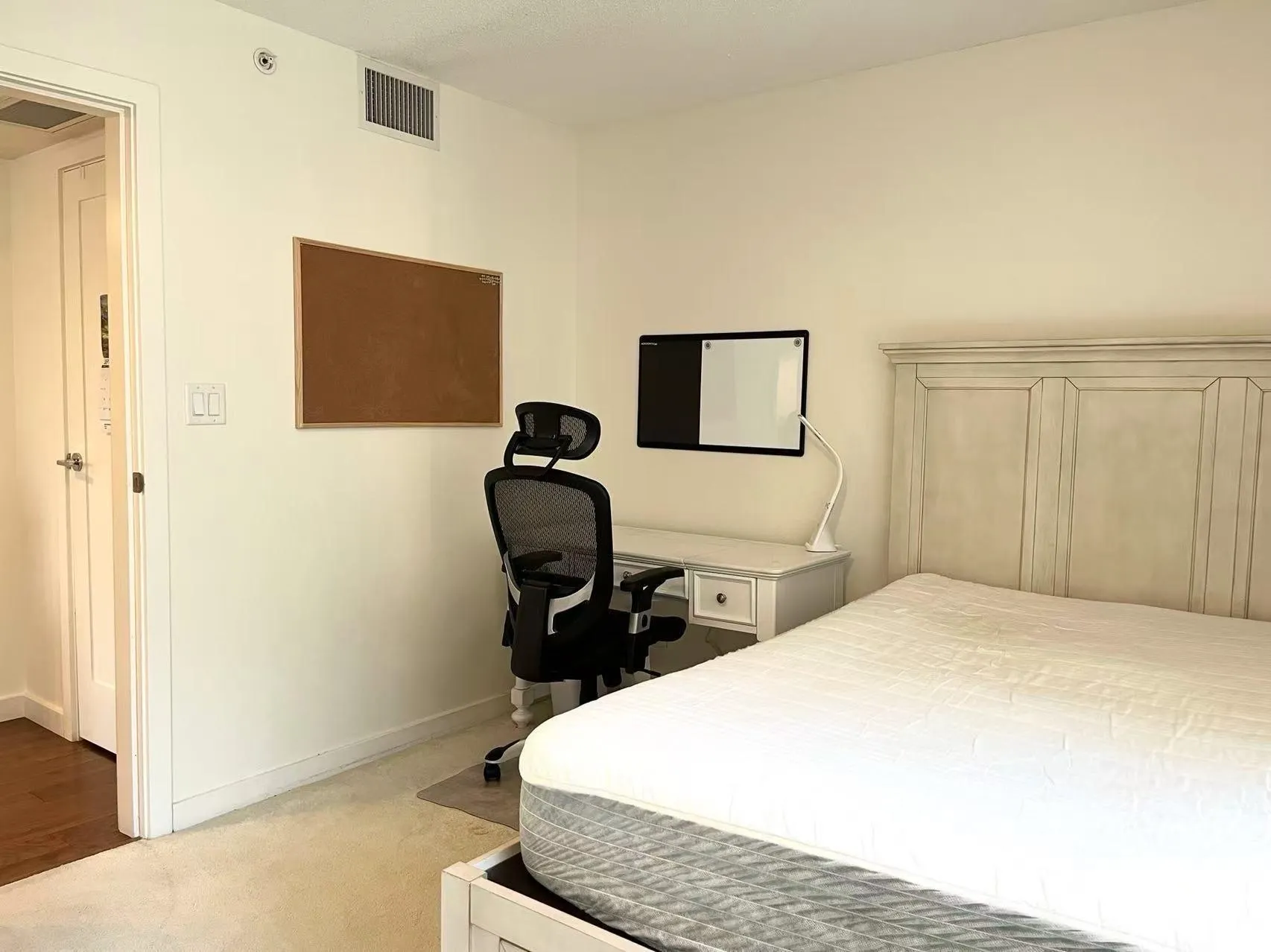 2080 W Broadway #662