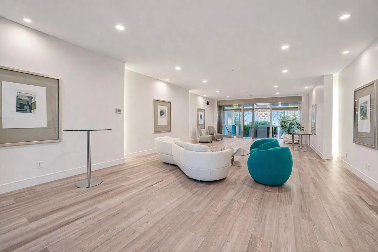 1233 W Cordova Street #1301