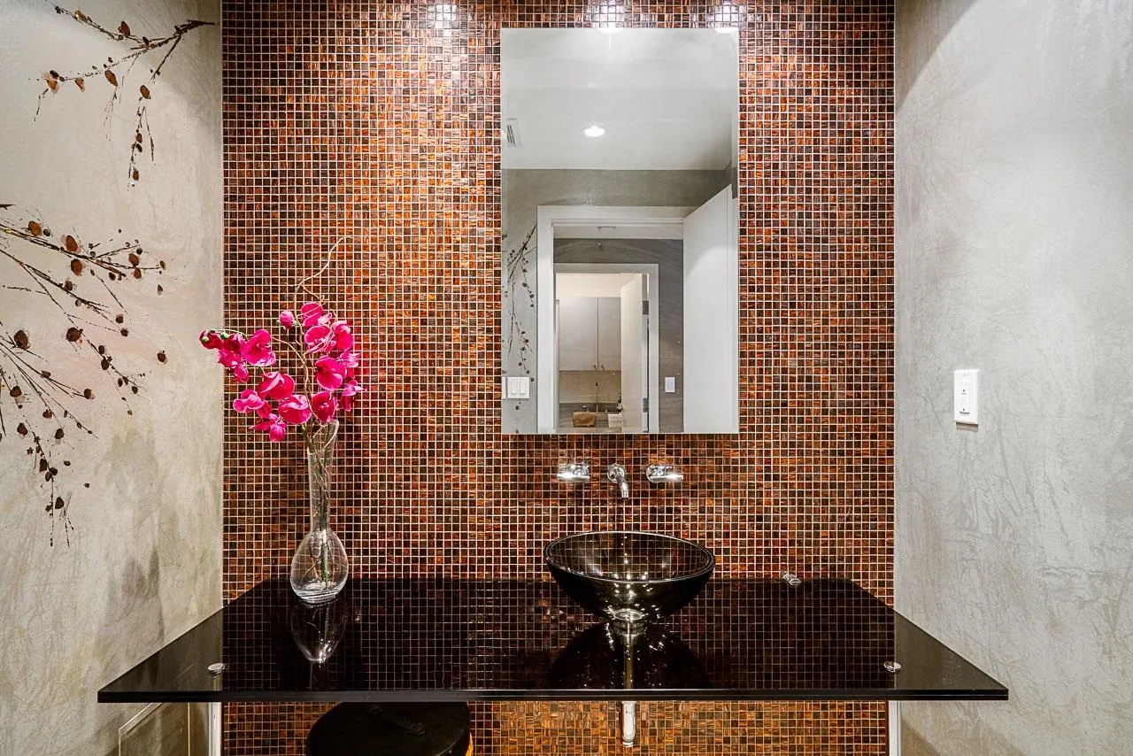 1139 W Cordova Street #2202