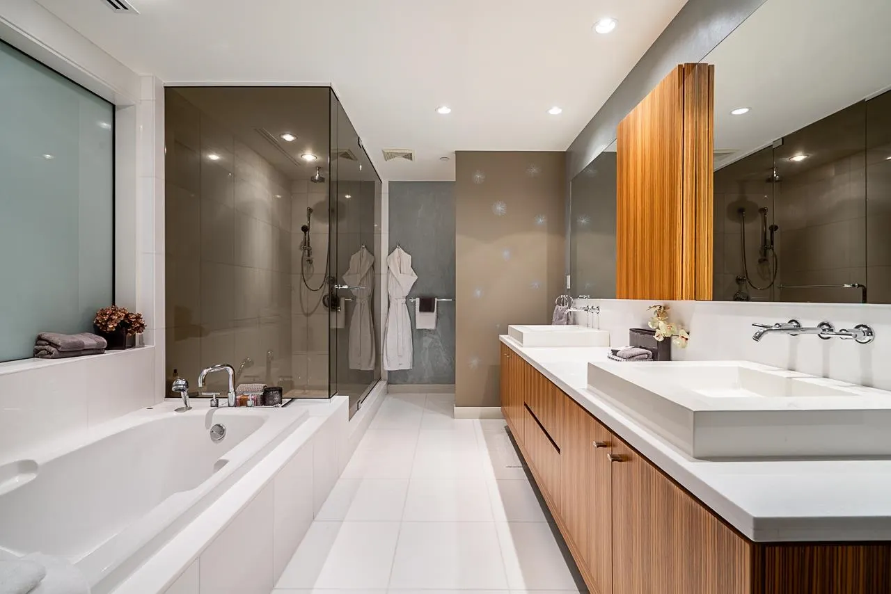 1139 W Cordova Street #2202