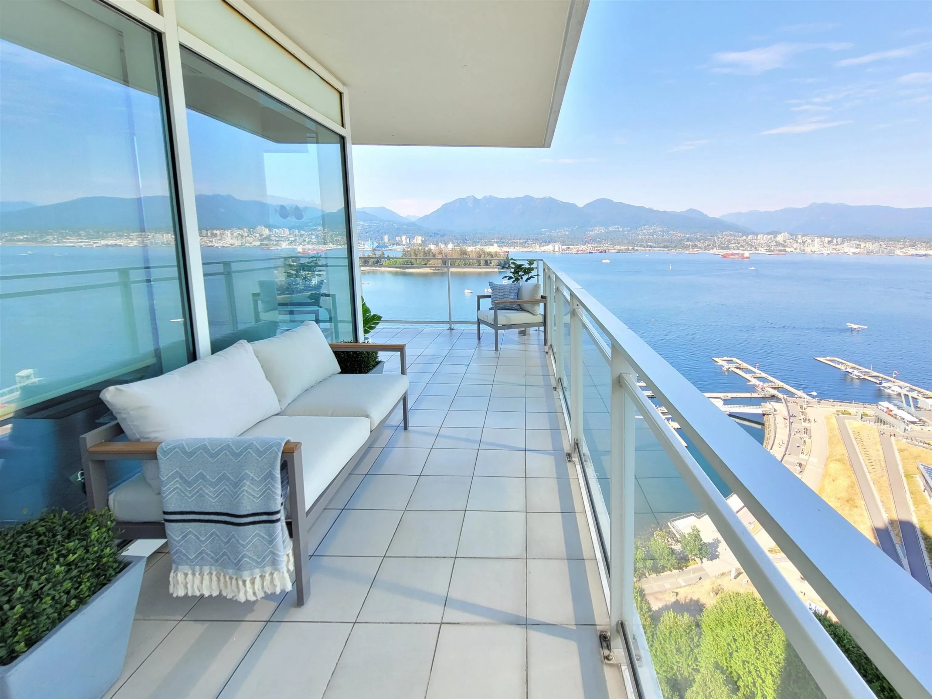 1139 W Cordova Street #2202