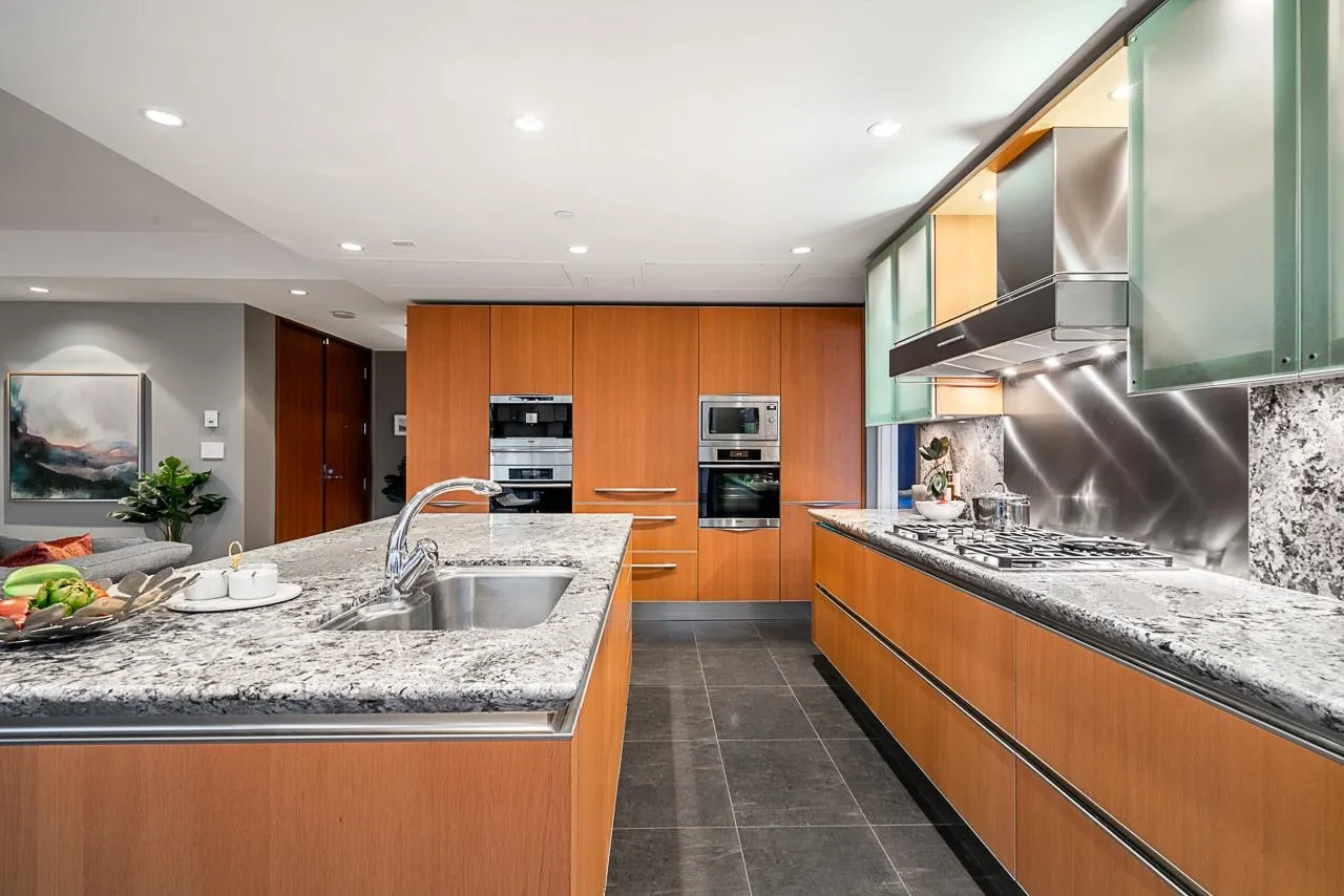 1139 W Cordova Street #2202