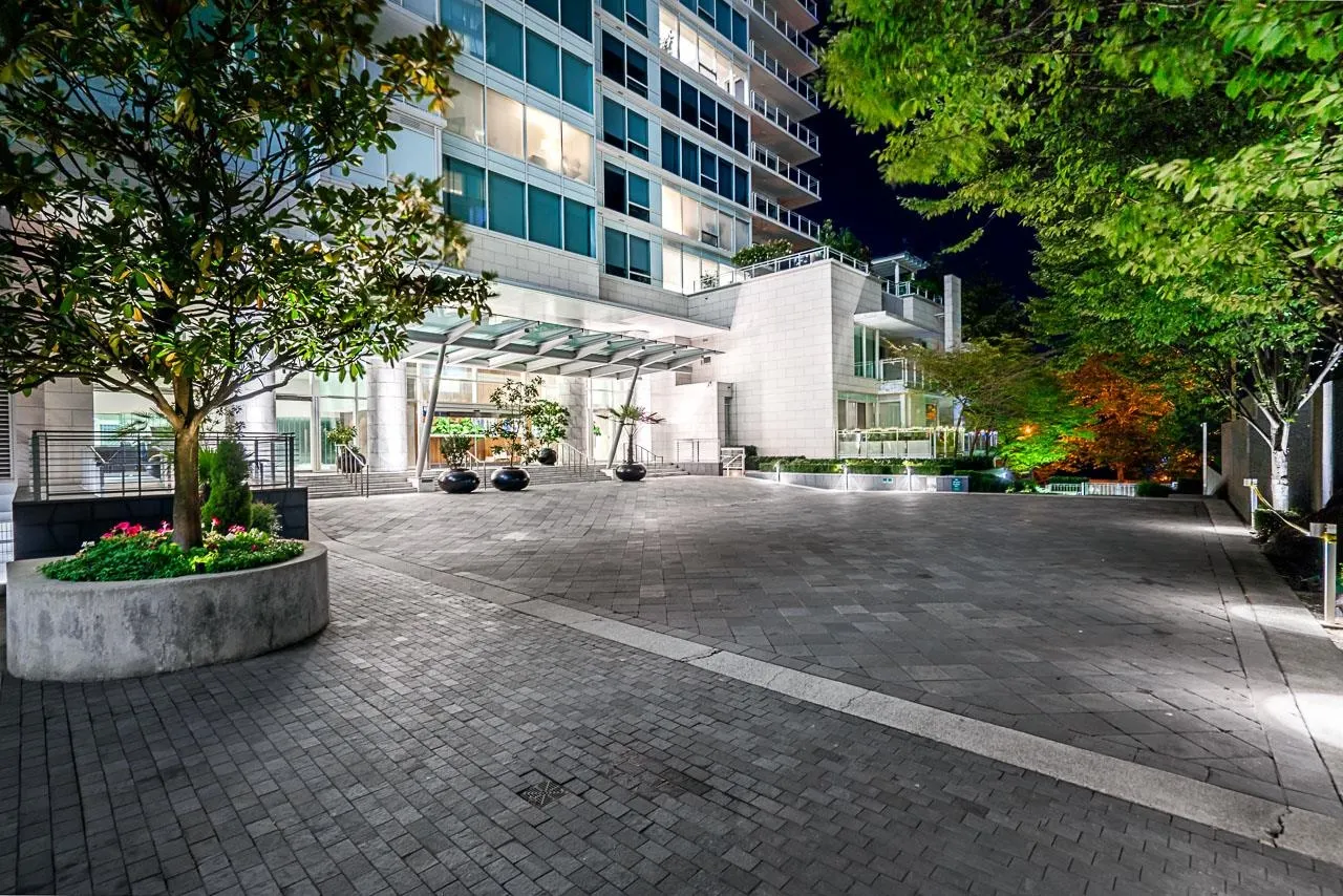 1139 W Cordova Street #2202